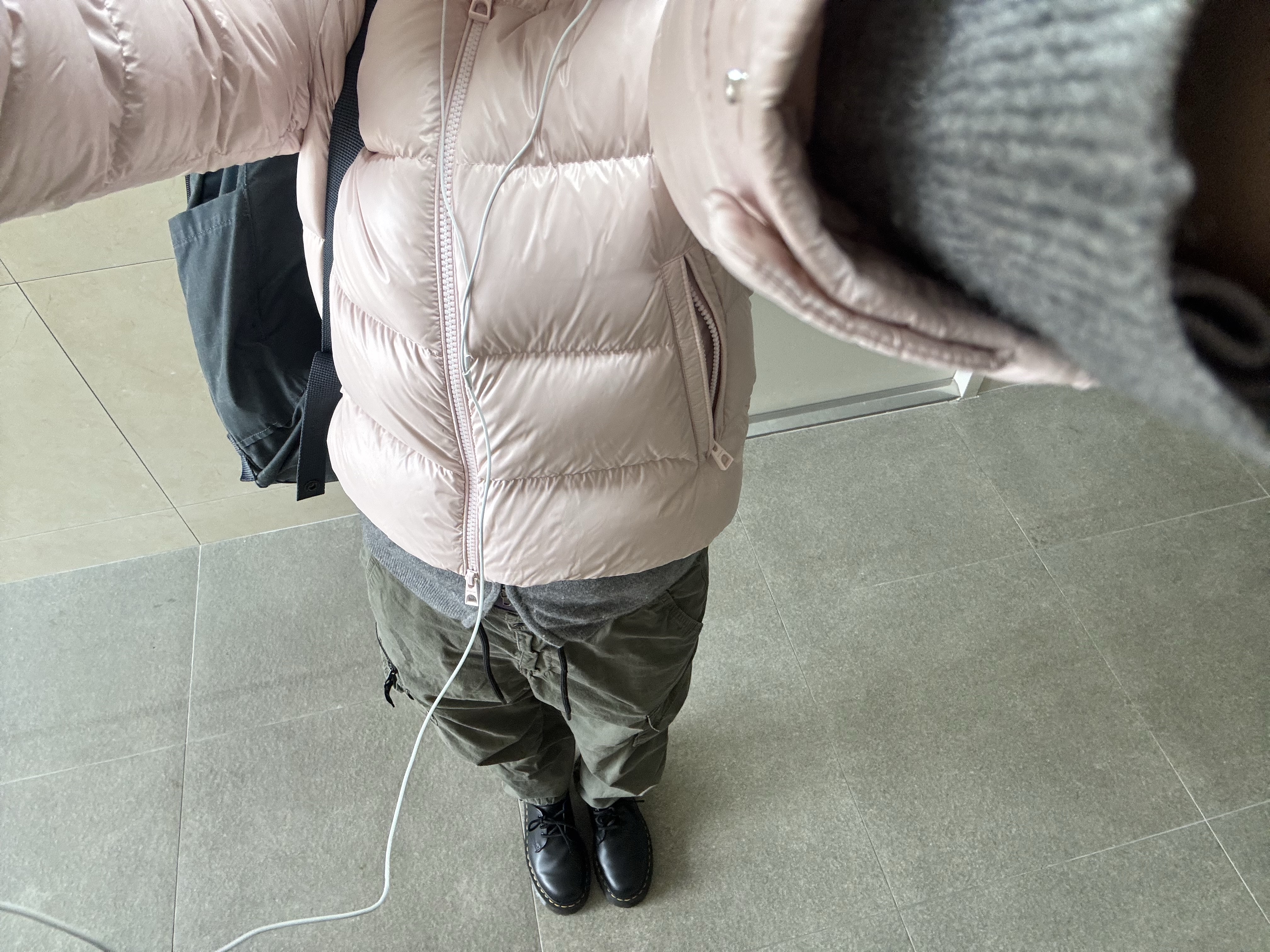 (W) Moncler Petra Short Down Jacket Light Pink- 25FW, Fjallraven Kanken Navy 착용 스타일 - 1