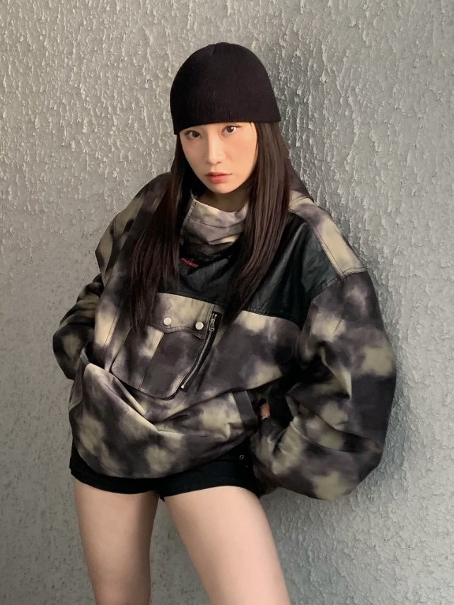 PHOS333 Chasing Nova Anorak Beige, [KREAM 단독] PHOS333 Chasing Nova Anorak Burgundy 착용 스타일 - 1
