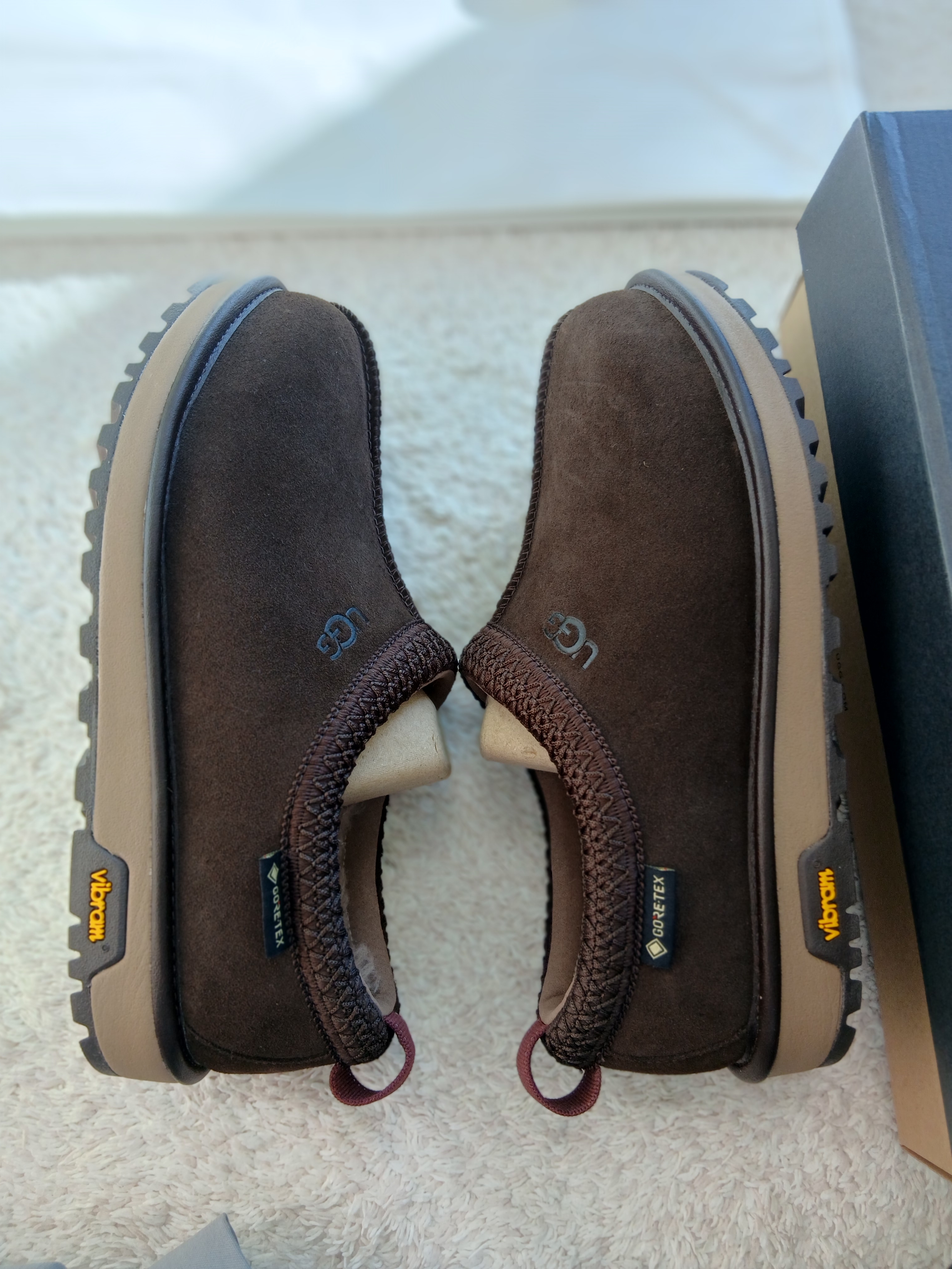 UGG Tasman GTX Chestnut, UGG Tasman GTX Black 착용 스타일 - 4