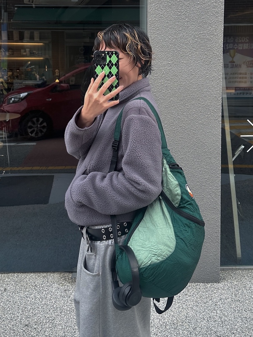 Ticket to the Moon Mini Backpack Dark Green Jade Green (15L) 착용 스타일