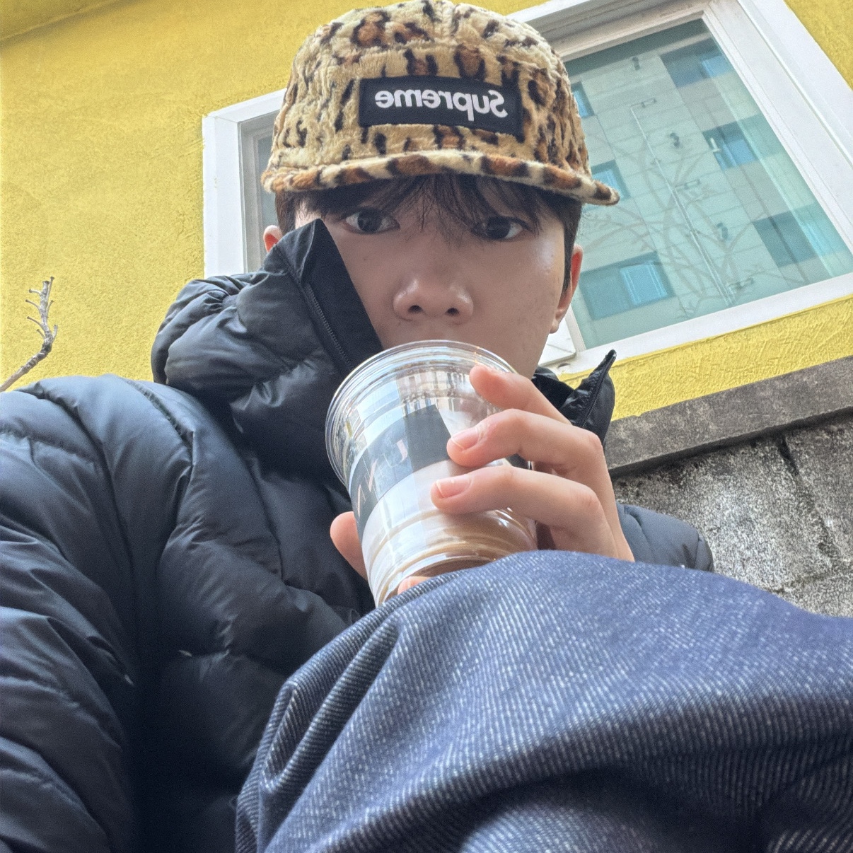 Supreme x GOODENOUGH Crushed Rayon Pile Camp Cap Leopard - 25SS, Stussy Stock Seoul Hood Black 착용 스타일 - 3