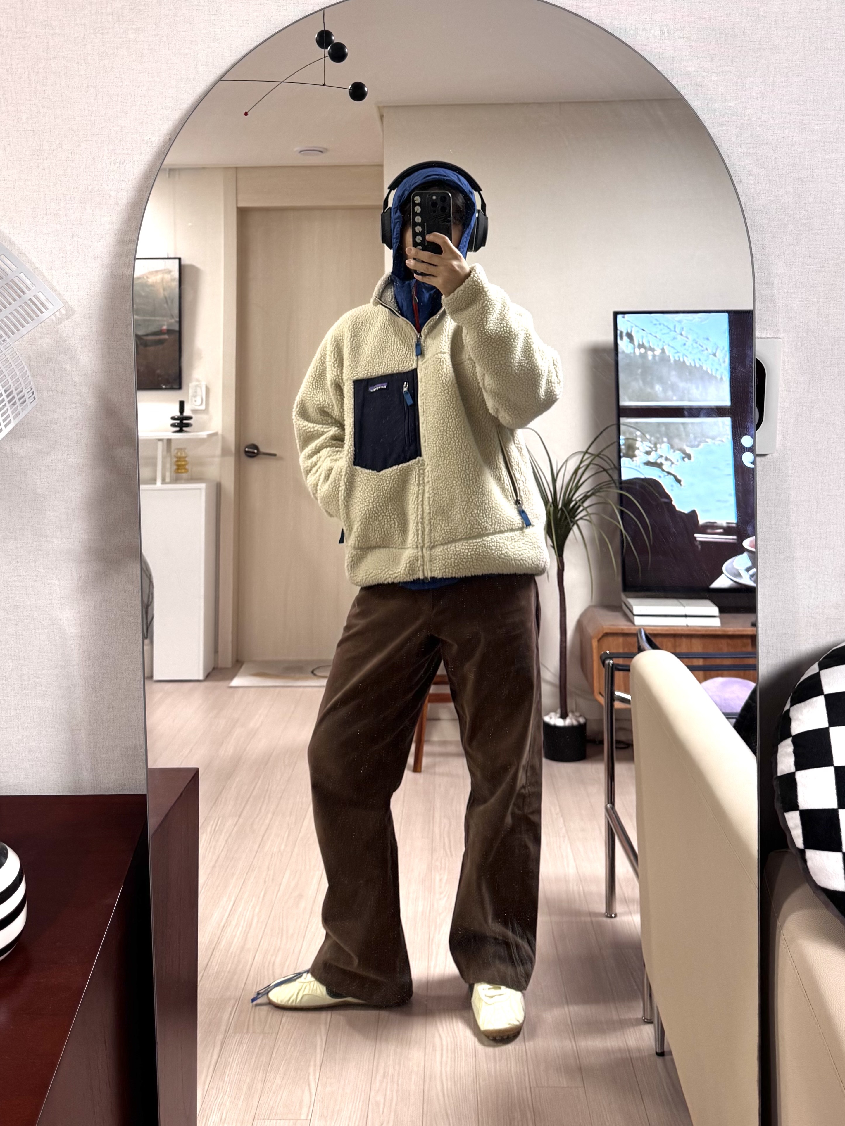 Patagonia Classic Retro-X Jacket Natural, Nike x Jacquemus Moon Shoe SP Alabaster Off Noir 착용 스타일 - 1