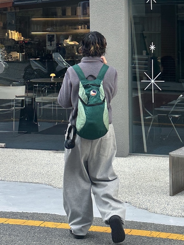 Ticket to the Moon Mini Backpack Dark Green Jade Green (15L) 착용 스타일