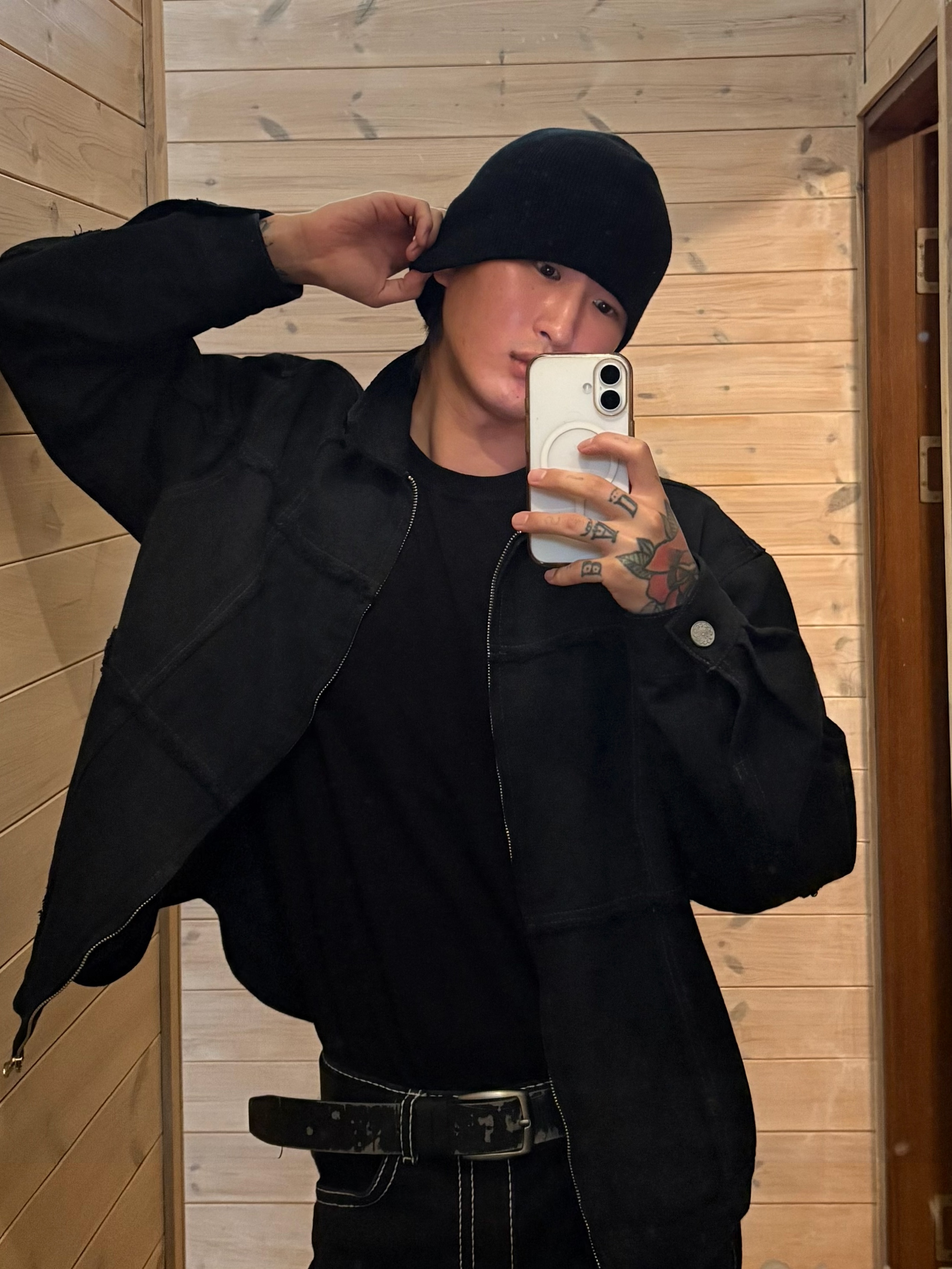 PHOS333 Incision Denim Jacket 착용 스타일 - 1
