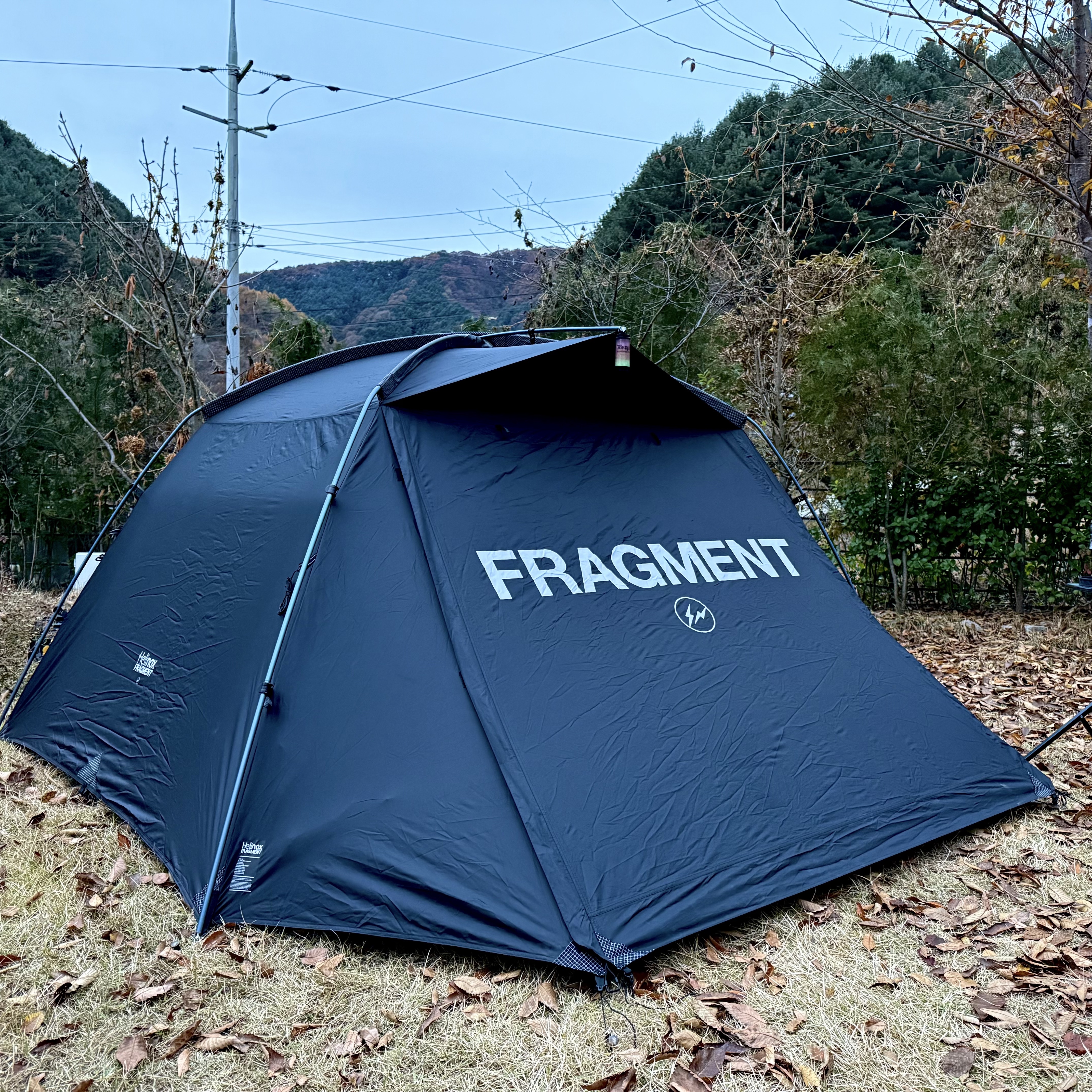 헬리녹스 x 프라그먼트 디자인 3P 돔 텐트 블랙 네이비 | Helinox | KREAM