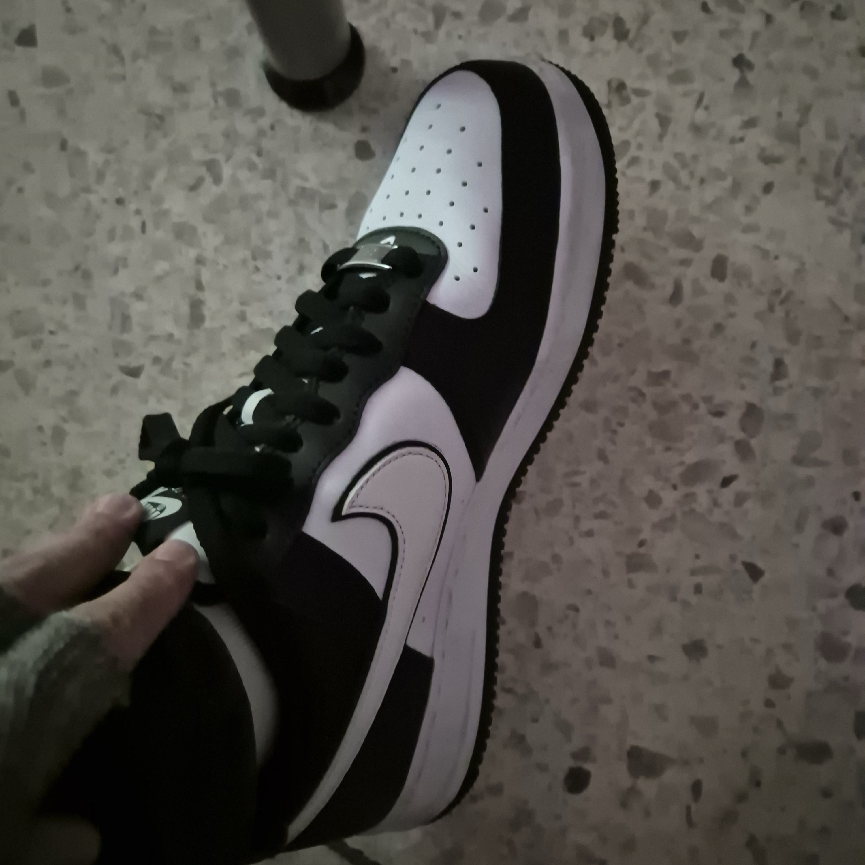 Nike Air Force 1 '07 Black White 착용 스타일