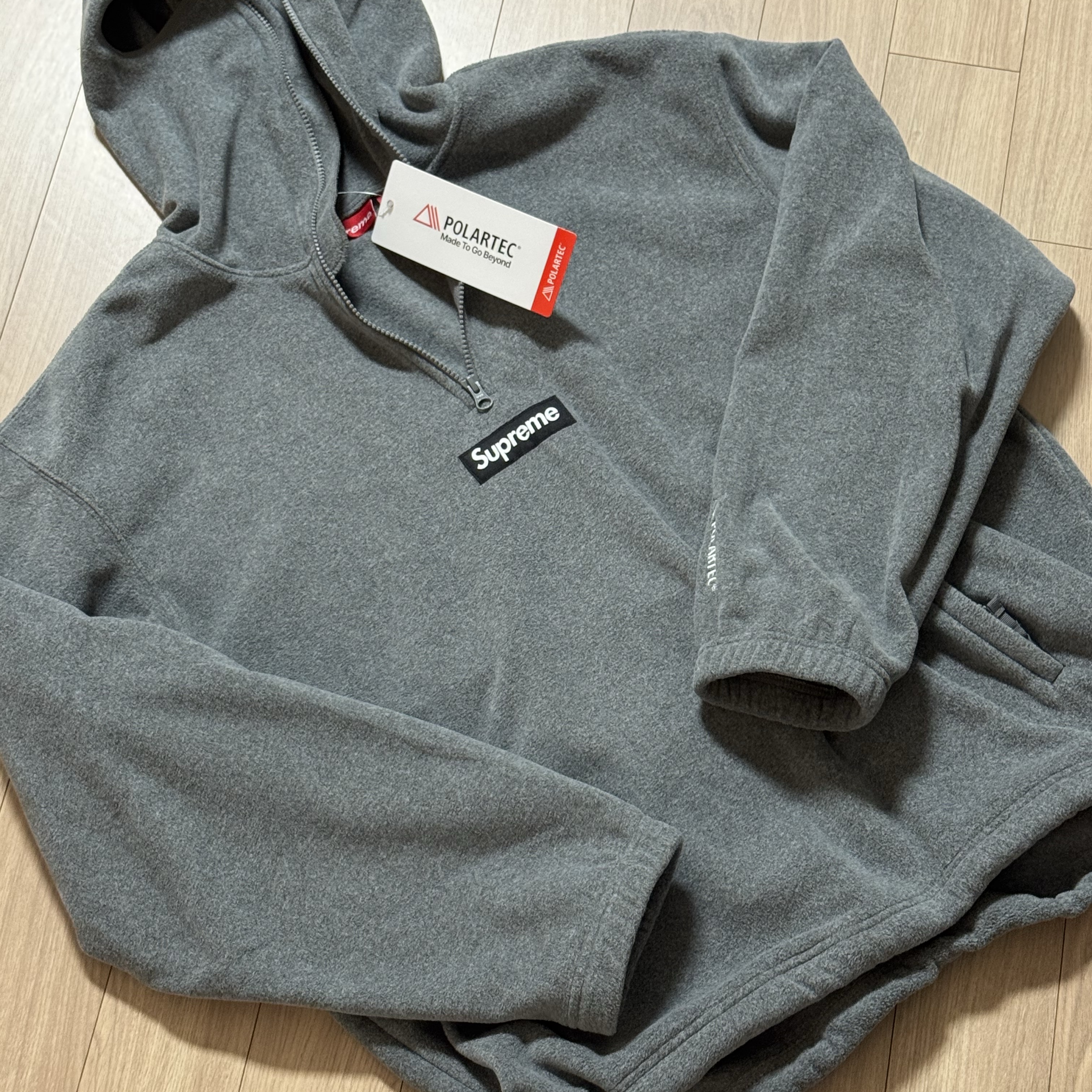 Supreme Polartec Face Mask Half Zip Hooded Sweatshirt Grey - 25FW, Kodak Charmera Key Chain Film Camera Sealed Case (1 Blind Box) 착용 스타일 - 2