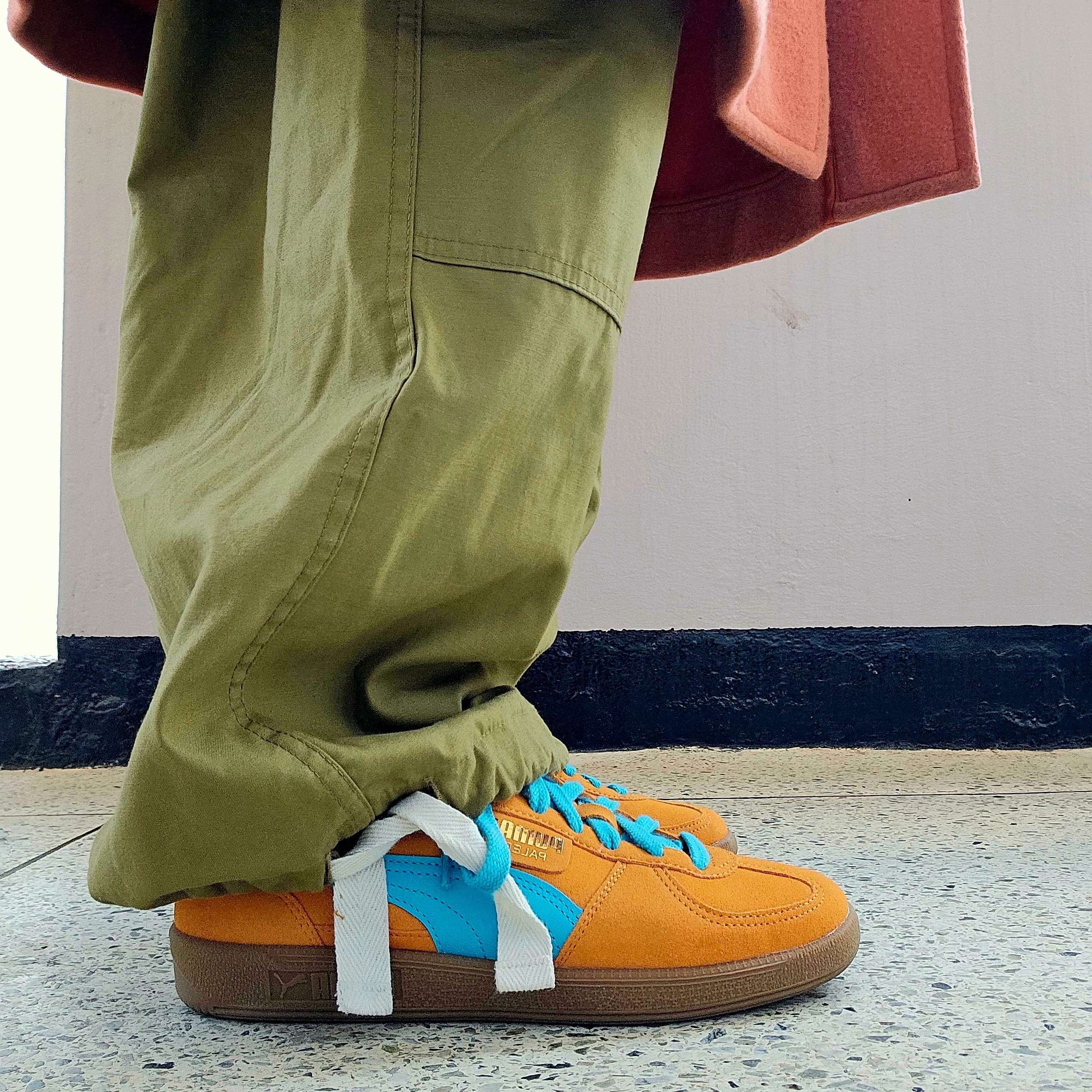 Puma Palermo Dark Cheddar Bright Aqua 착용 스타일 - 2