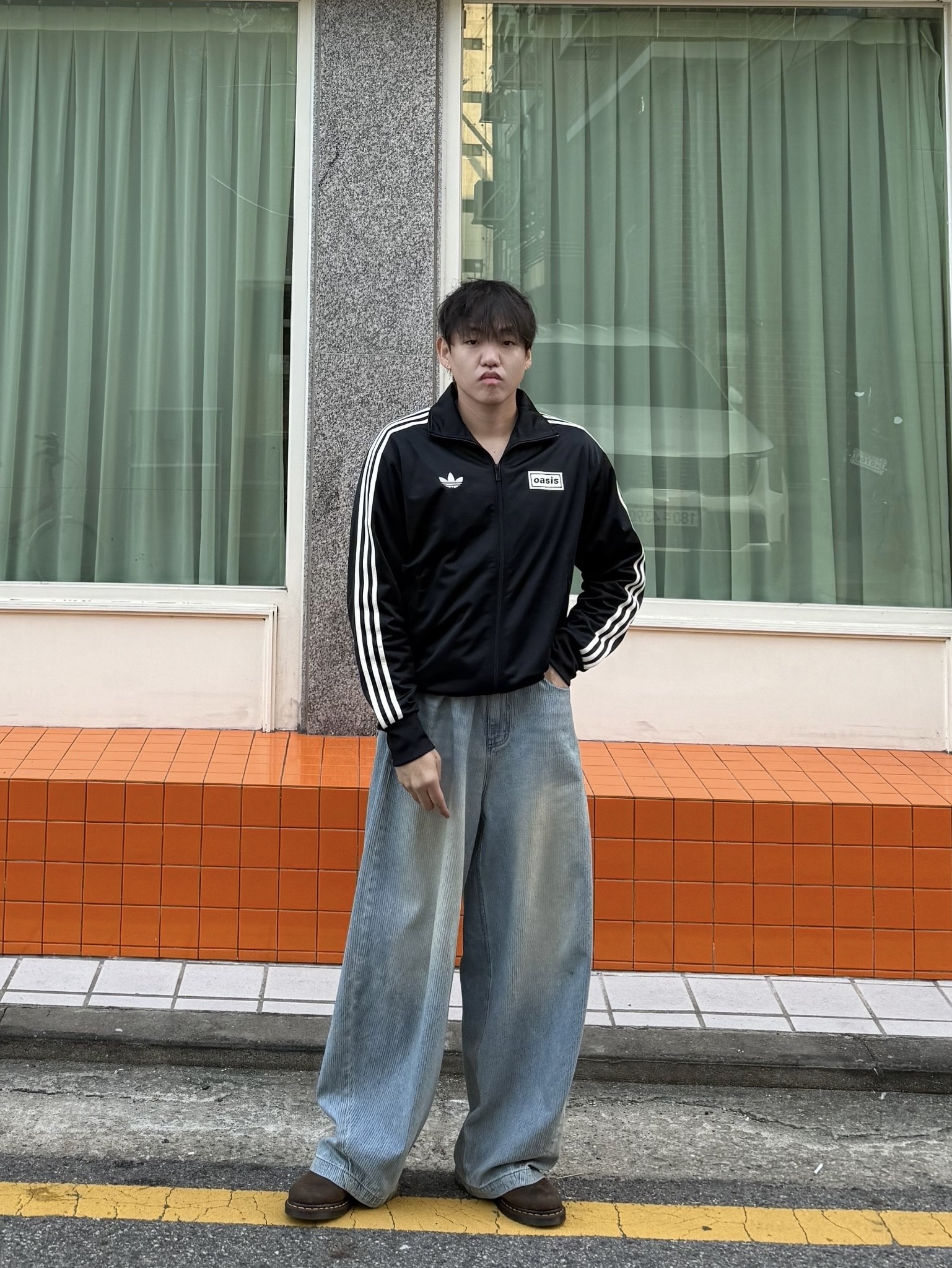 noun Corduroy Denim Pants Light Blue, Adidas x Oasis Tour Firebird Track Top Black - KR Sizing 착용 스타일 - 2