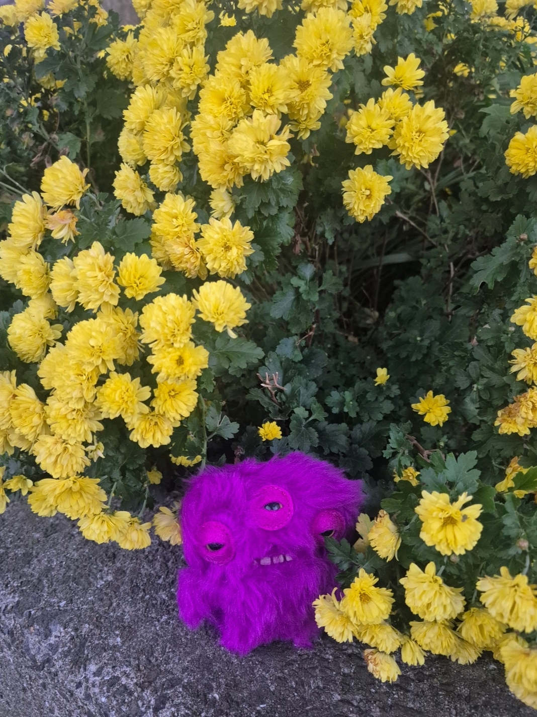 Fuggler Annoyed Alien Keyring Purple 착용 스타일