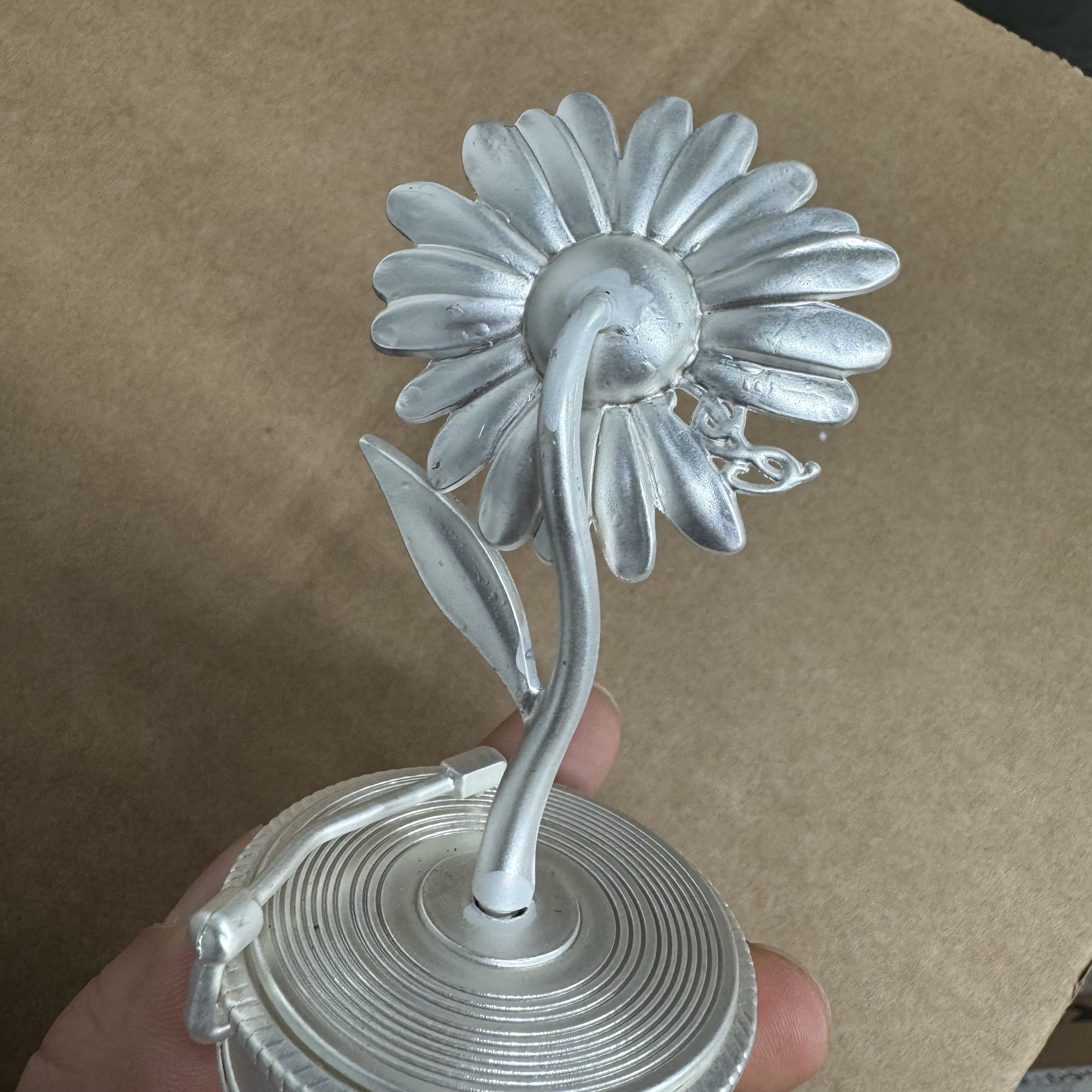 Peaceminusone x 2025 MAMA Awards Peacemamaone Figure Silver 착용 스타일 - 1