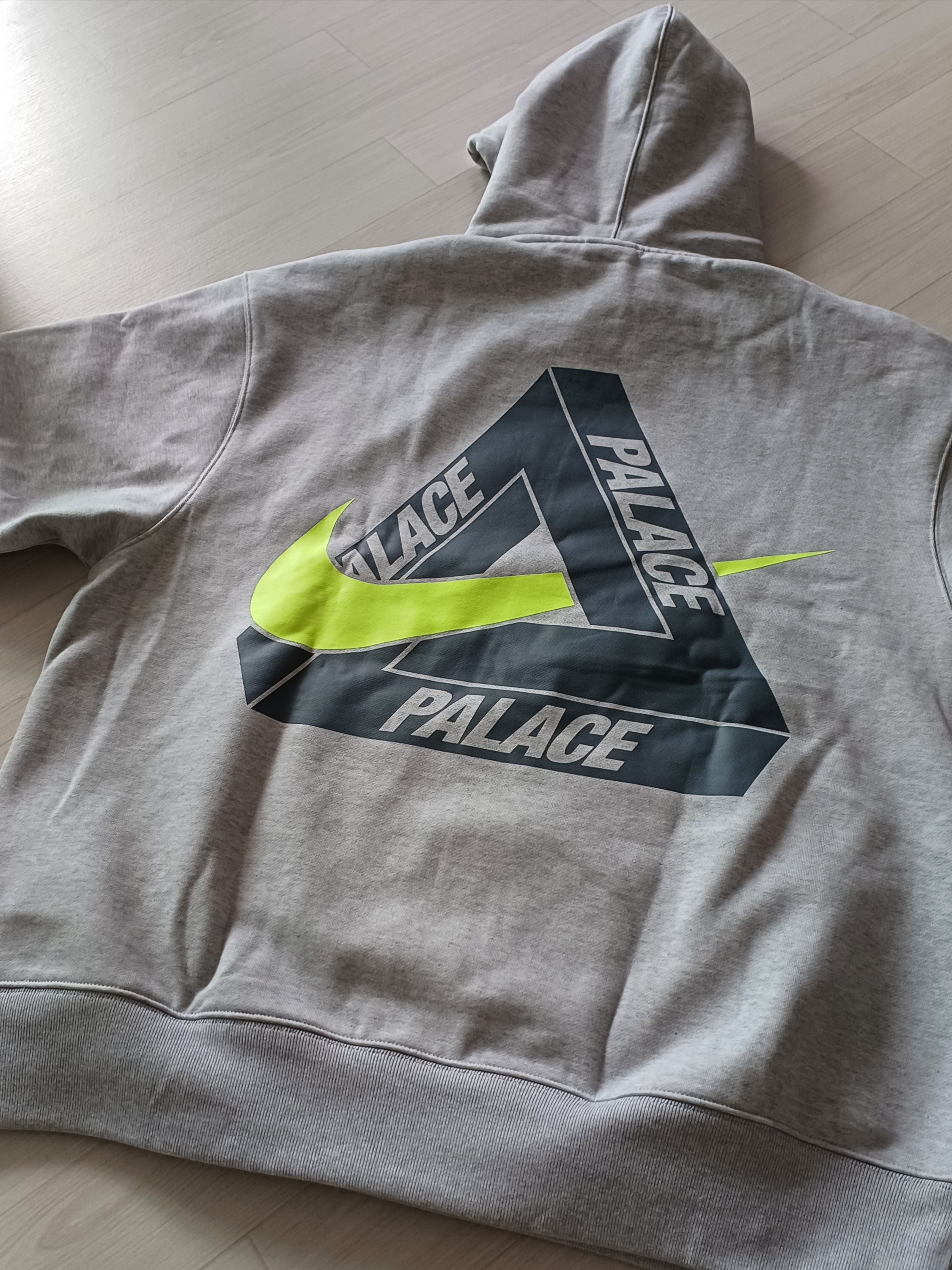 Palace x Nike Tri Swoosh Hood Grey Marl - 25FW 착용 스타일