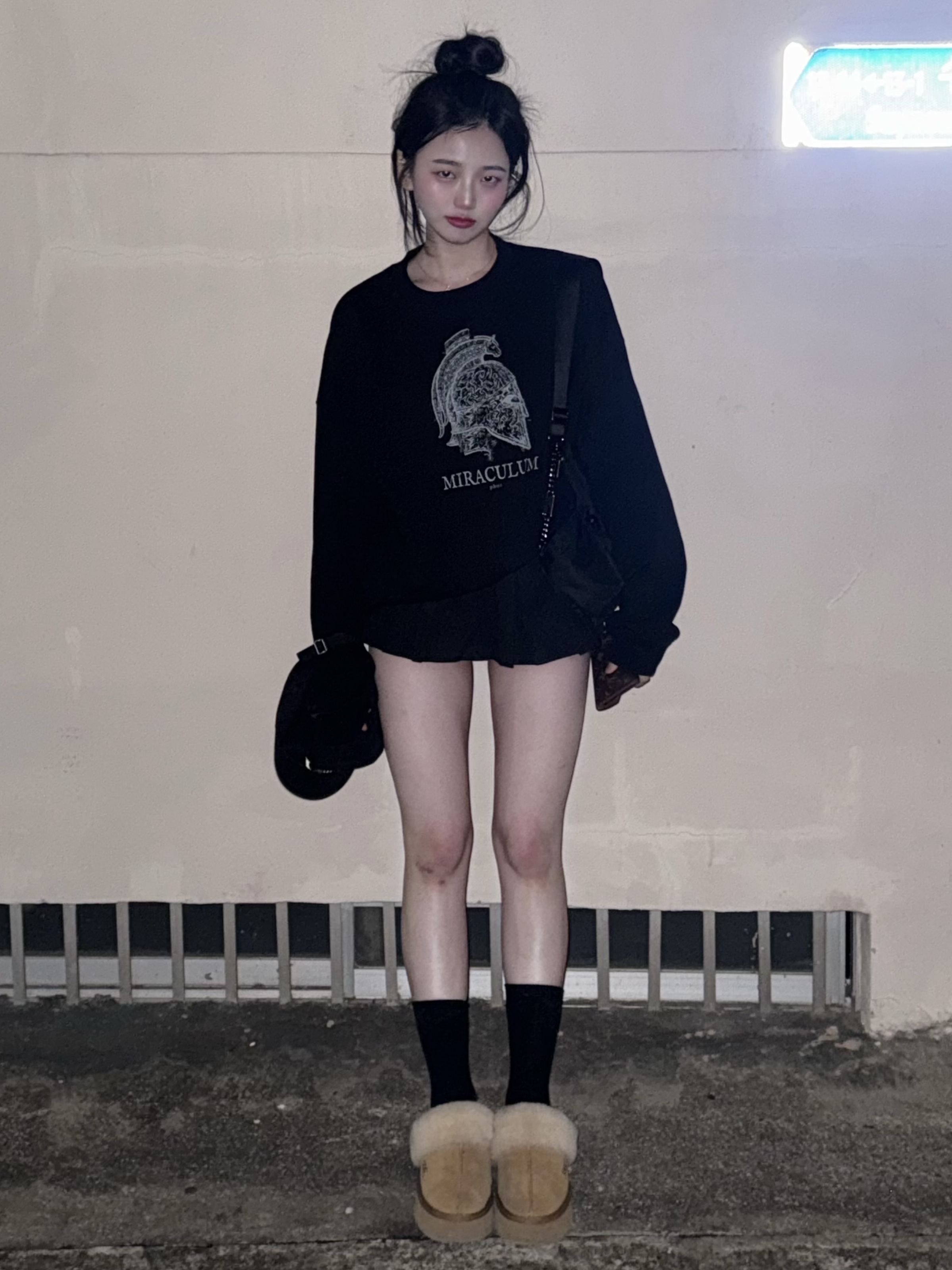 PHOS333 Miraculum Bascinet Sweatshirt Black, PHOS333 Miraculum Bascinet Sweatshirt Oatmeal 착용 스타일 - 2
