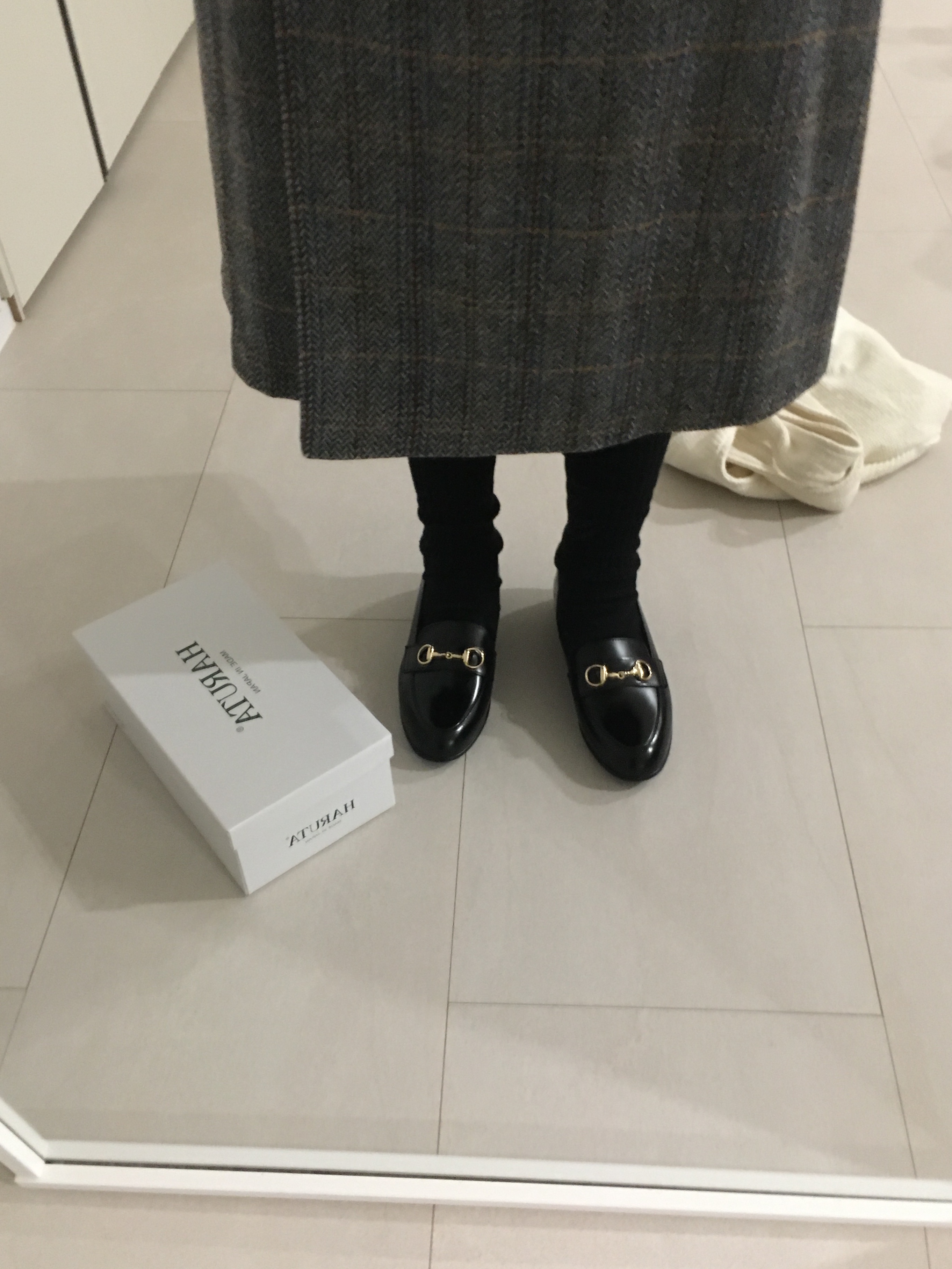 Haruta 158-BLACK Leather Horsebit Loafer 착용 스타일 - 6