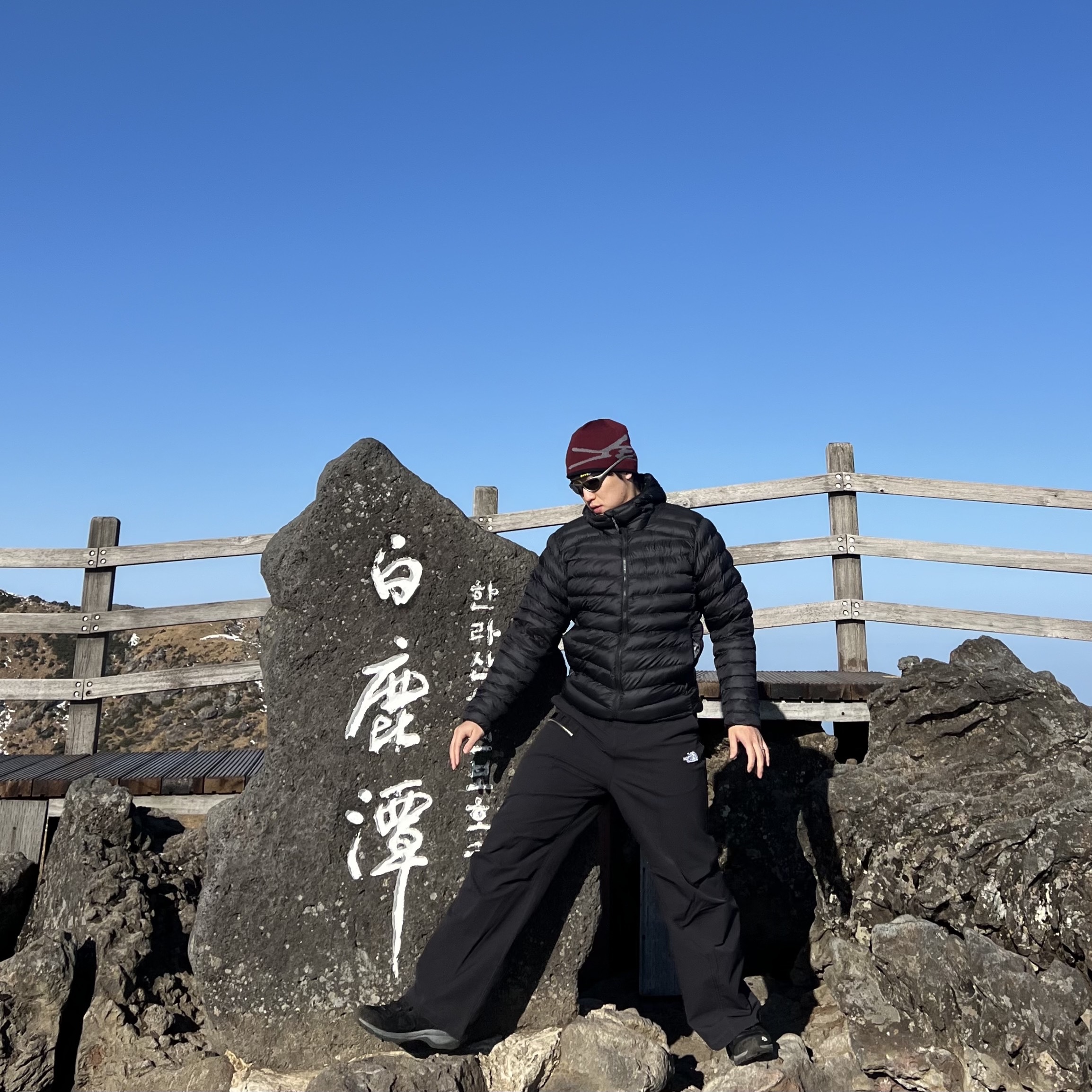 Rab Cirrus Alpine Insulated Jacket Black, Montbell Trekking Glasses Silver Metallic Light Grey 착용 스타일 - 1