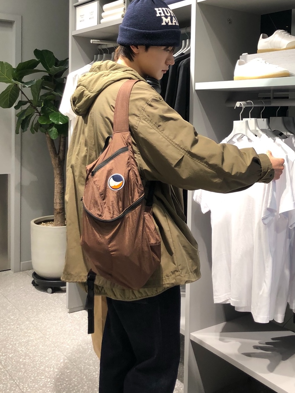 Ticket To The Moon Mini Backpack 15L Chocolate 착용 스타일