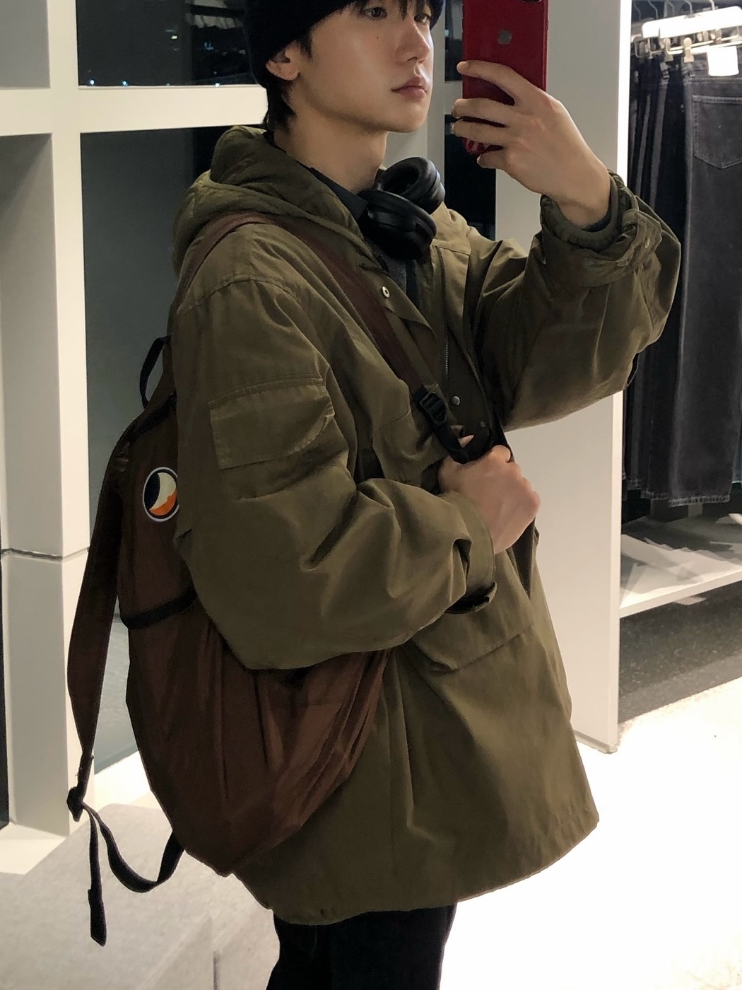 Ticket To The Moon Mini Backpack 15L Chocolate 착용 스타일