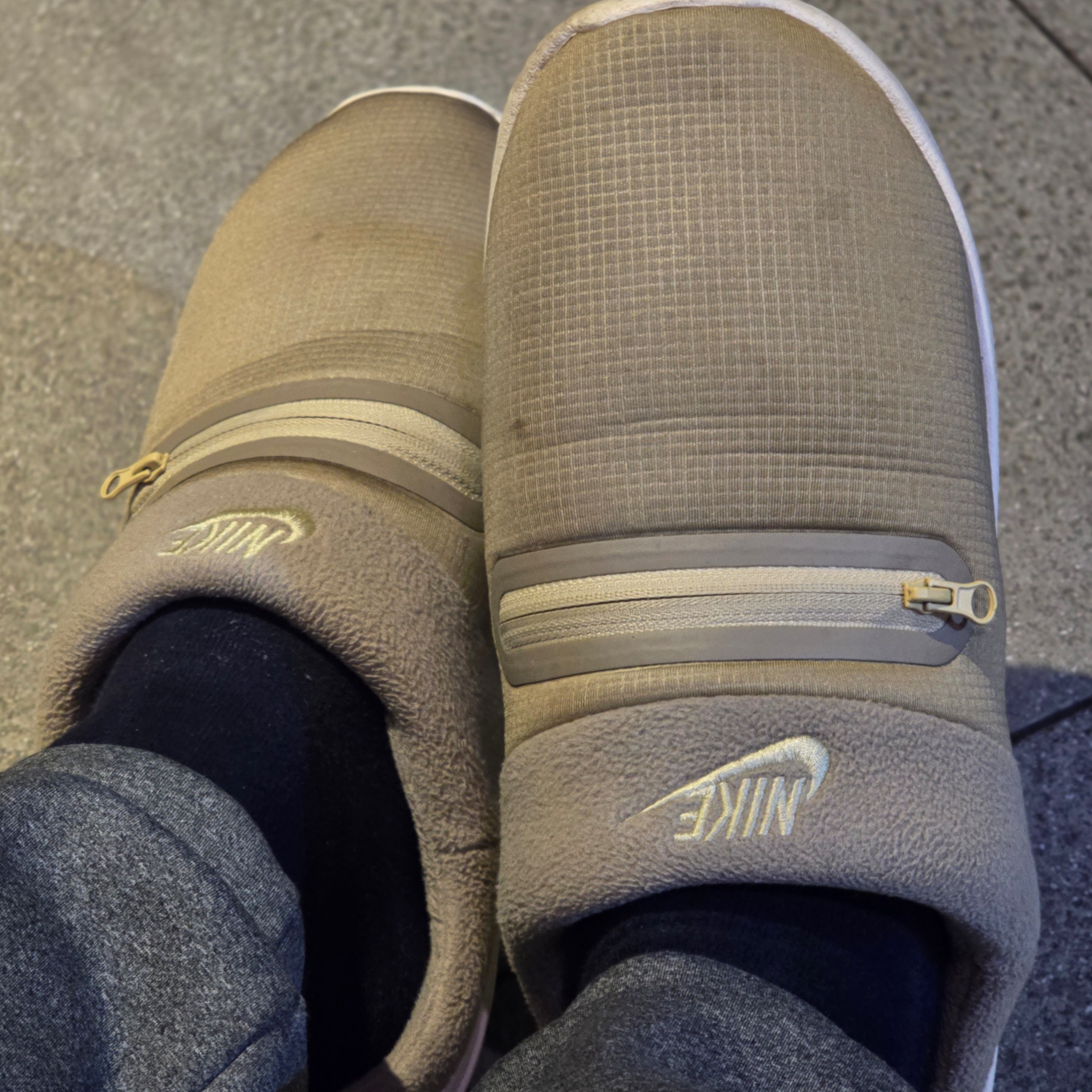 Nike Burrow Khaki Rattan 착용 스타일 - 1