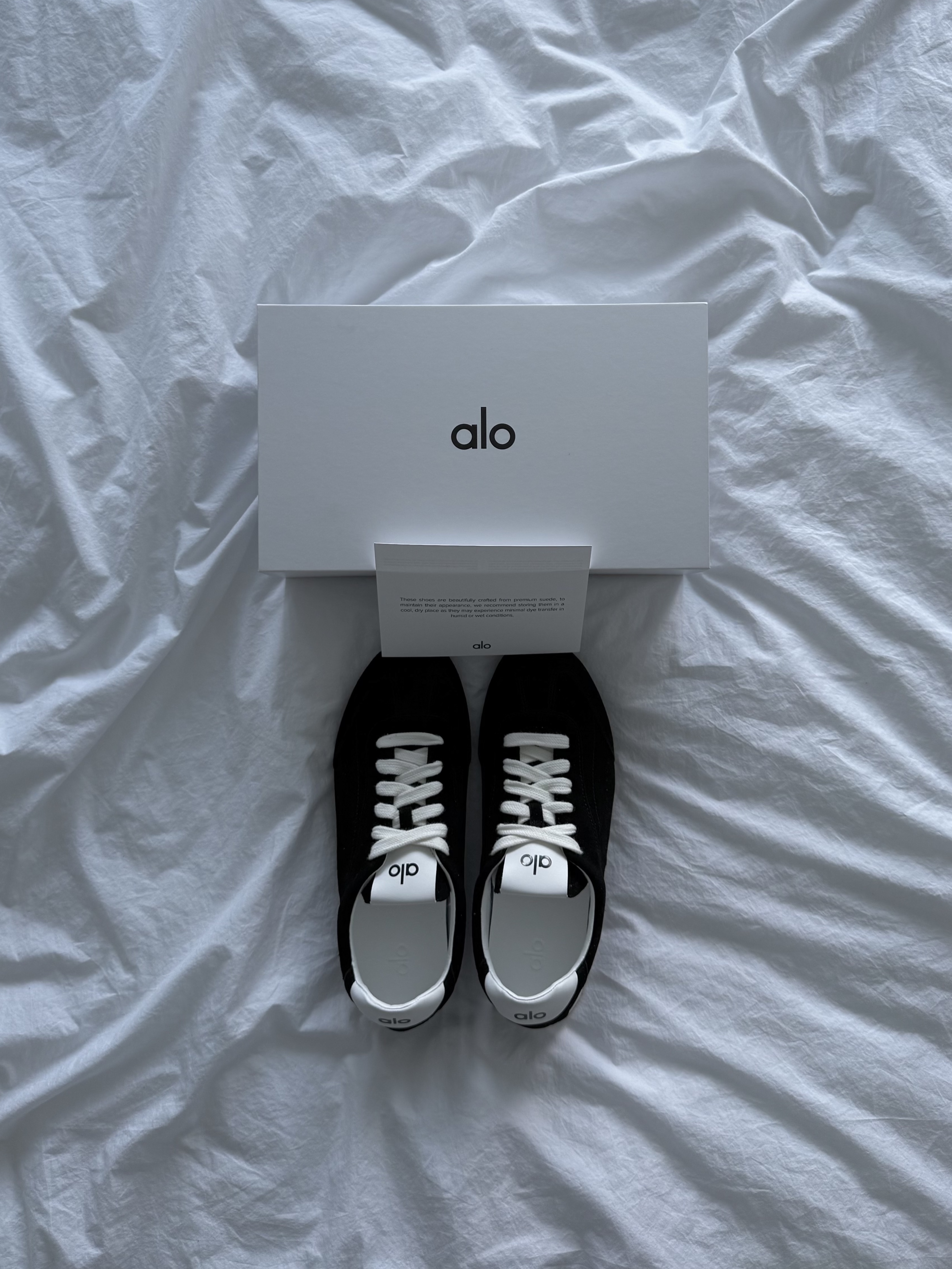 (W) Alo Yoga Sunset Sneaker Black 착용 스타일 - 2