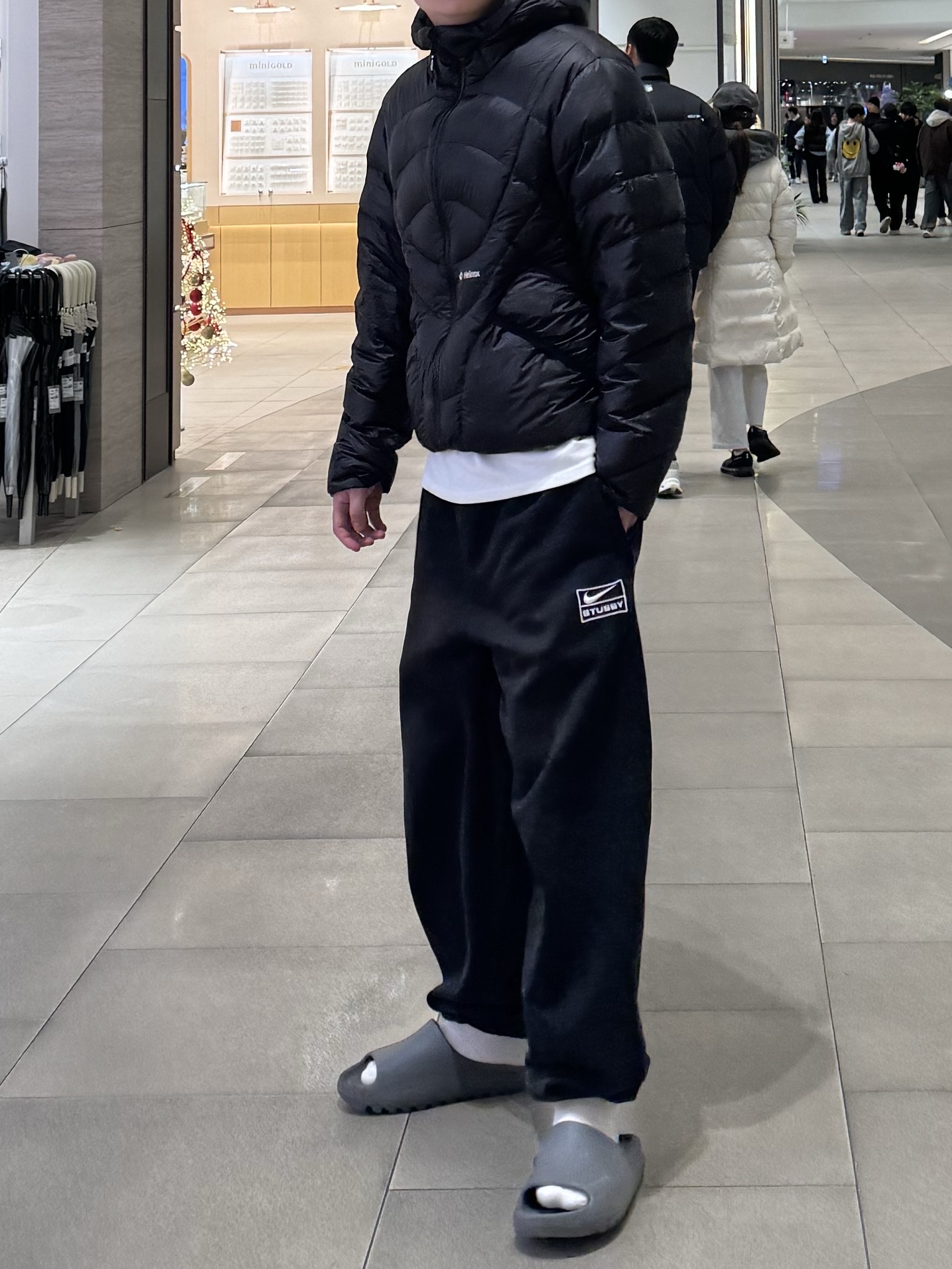 Nike x Stussy Washed Fleece Pants Black (FN5235-010), Helinox Wear Eclipse Pack Down Jacket Black 착용 스타일 - 1
