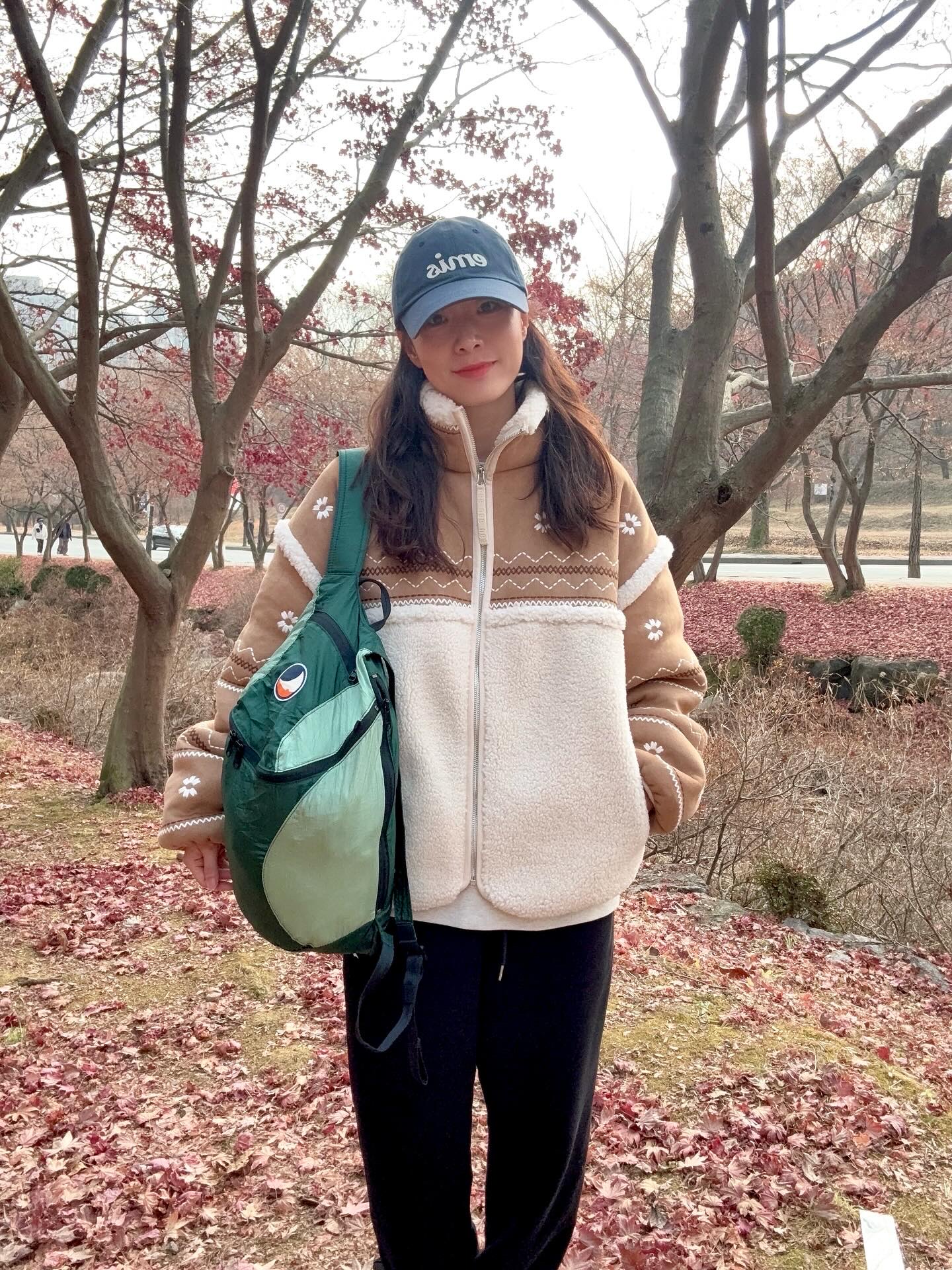 Ticket to the Moon Mini Backpack Dark Green Jade Green (15L) 착용 스타일