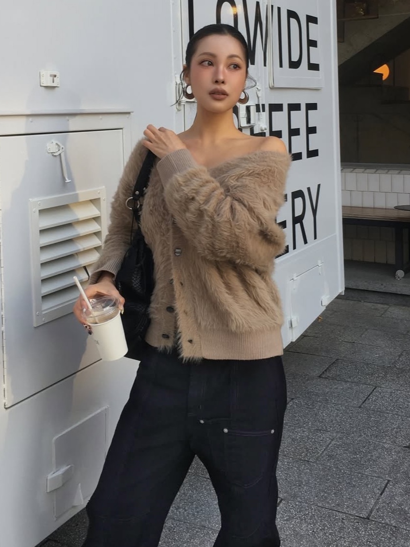 PHOS333 Hairy Cardigan Beige, PHOS333 Hairy Cardigan Blue Grey 착용 스타일 - 3