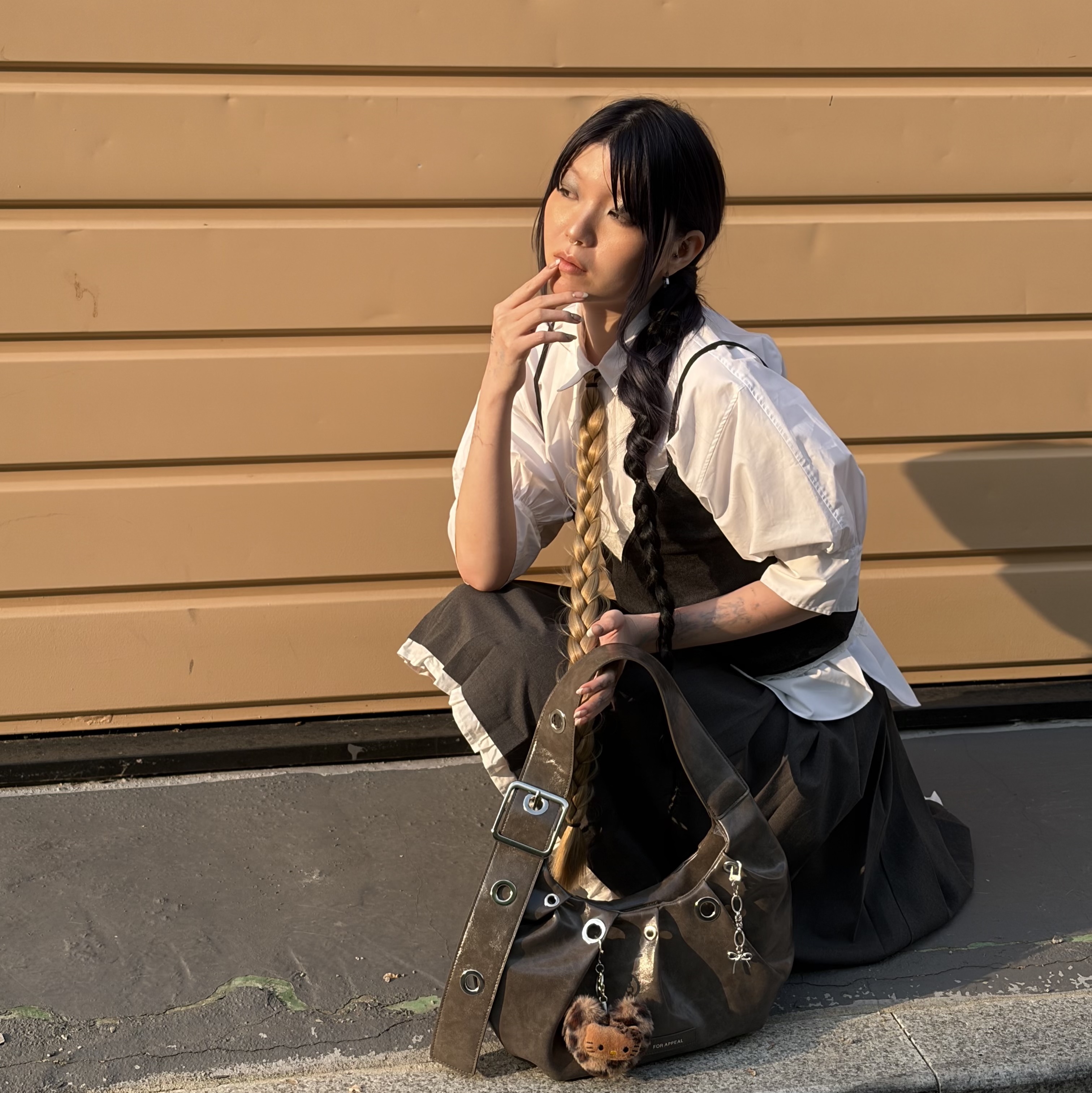 For Appeal Carry Light Hobo Bag  Leopard Pink, For Appeal Carry Light Hobo Bag  Choco Charcoal 착용 스타일 - 1