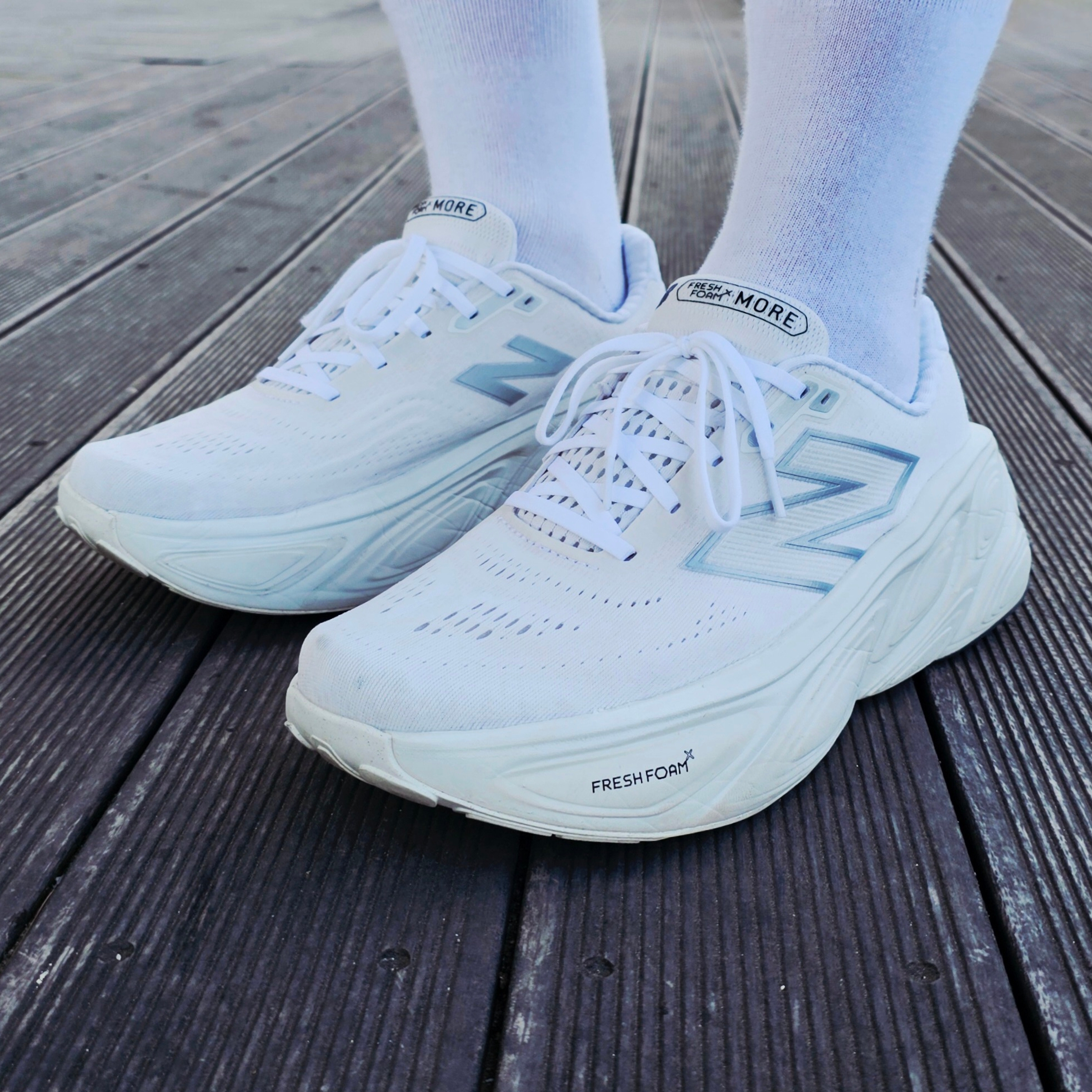 New Balance Fresh Foam X More v5 White Reflection - 2E Wide 착용 스타일