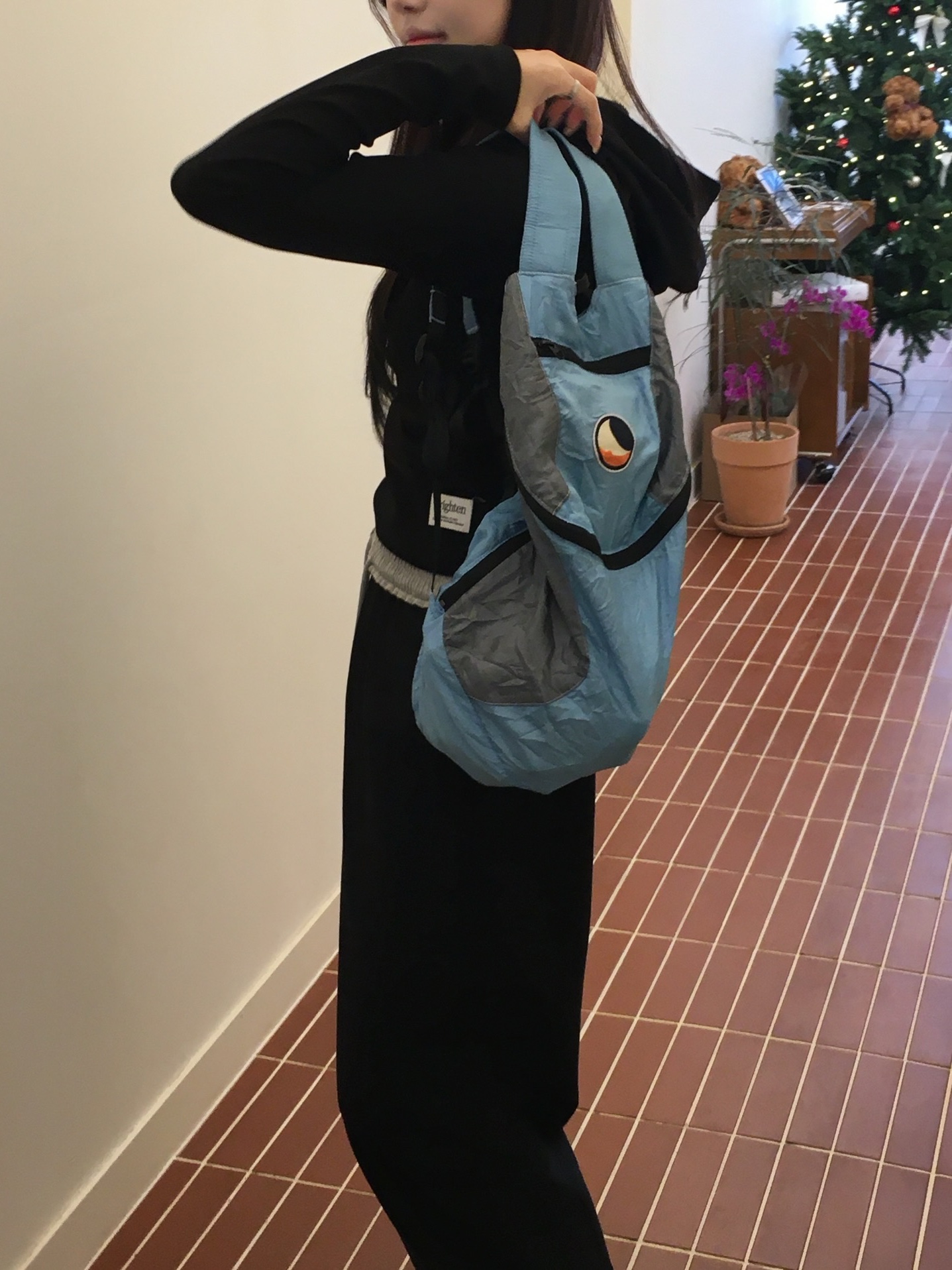 Ticket to the Moon Mini Backpack Sky Blue Light Grey (15L) 착용 스타일