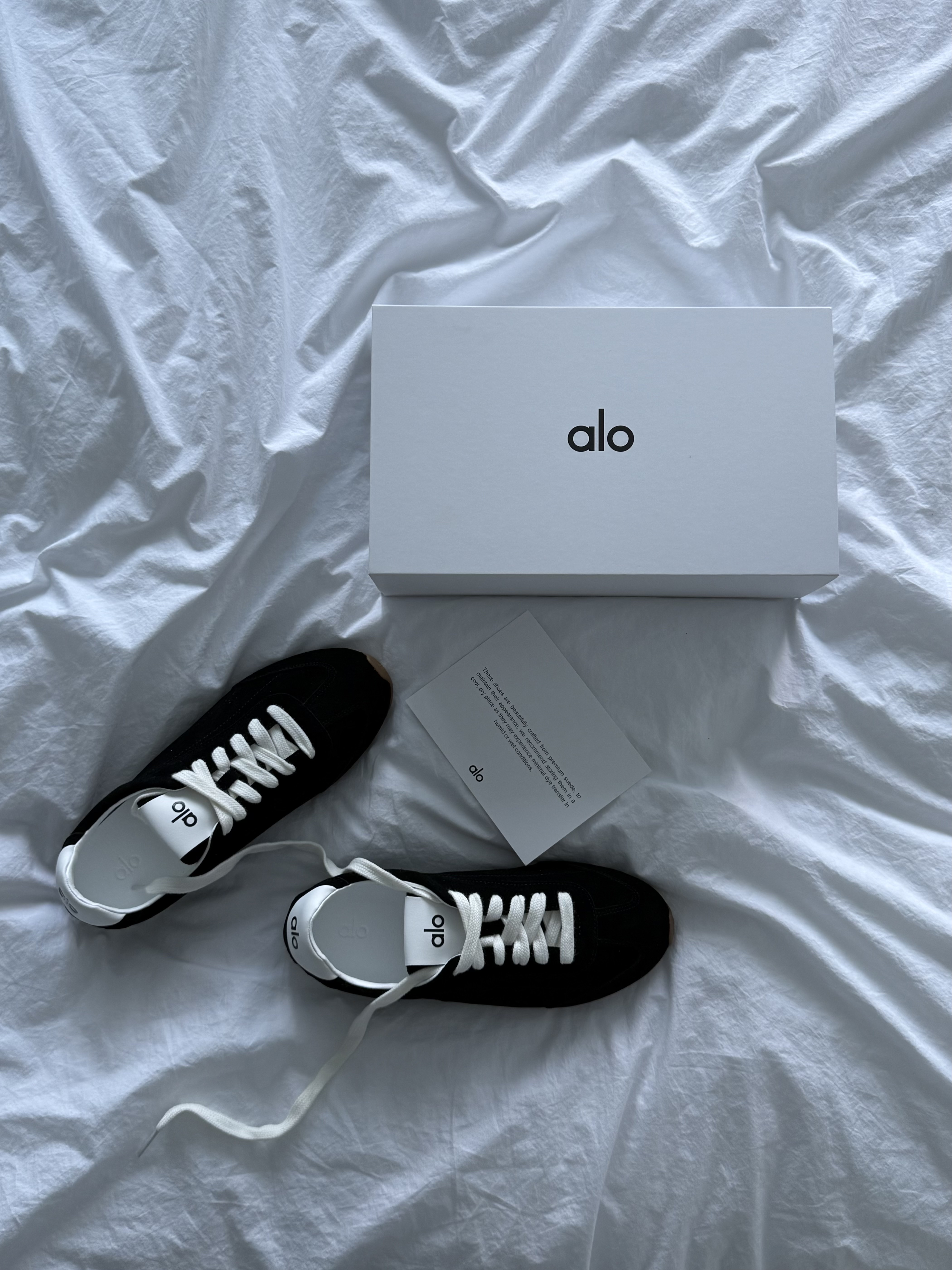 (W) Alo Yoga Sunset Sneaker Black 착용 스타일 - 1