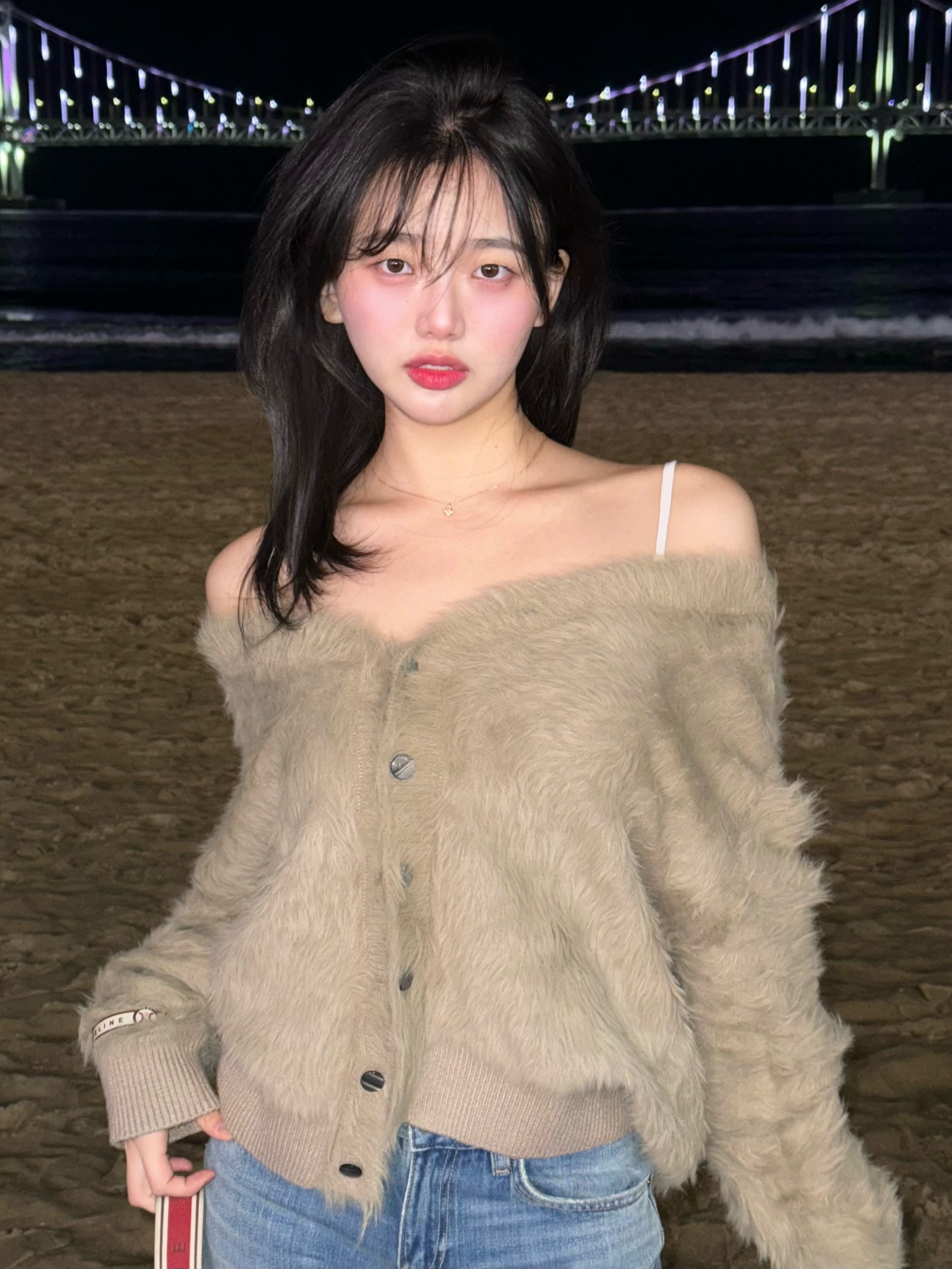 PHOS333 Hairy Cardigan Beige, PHOS333 Hairy Cardigan Blue Grey 착용 스타일 - 2