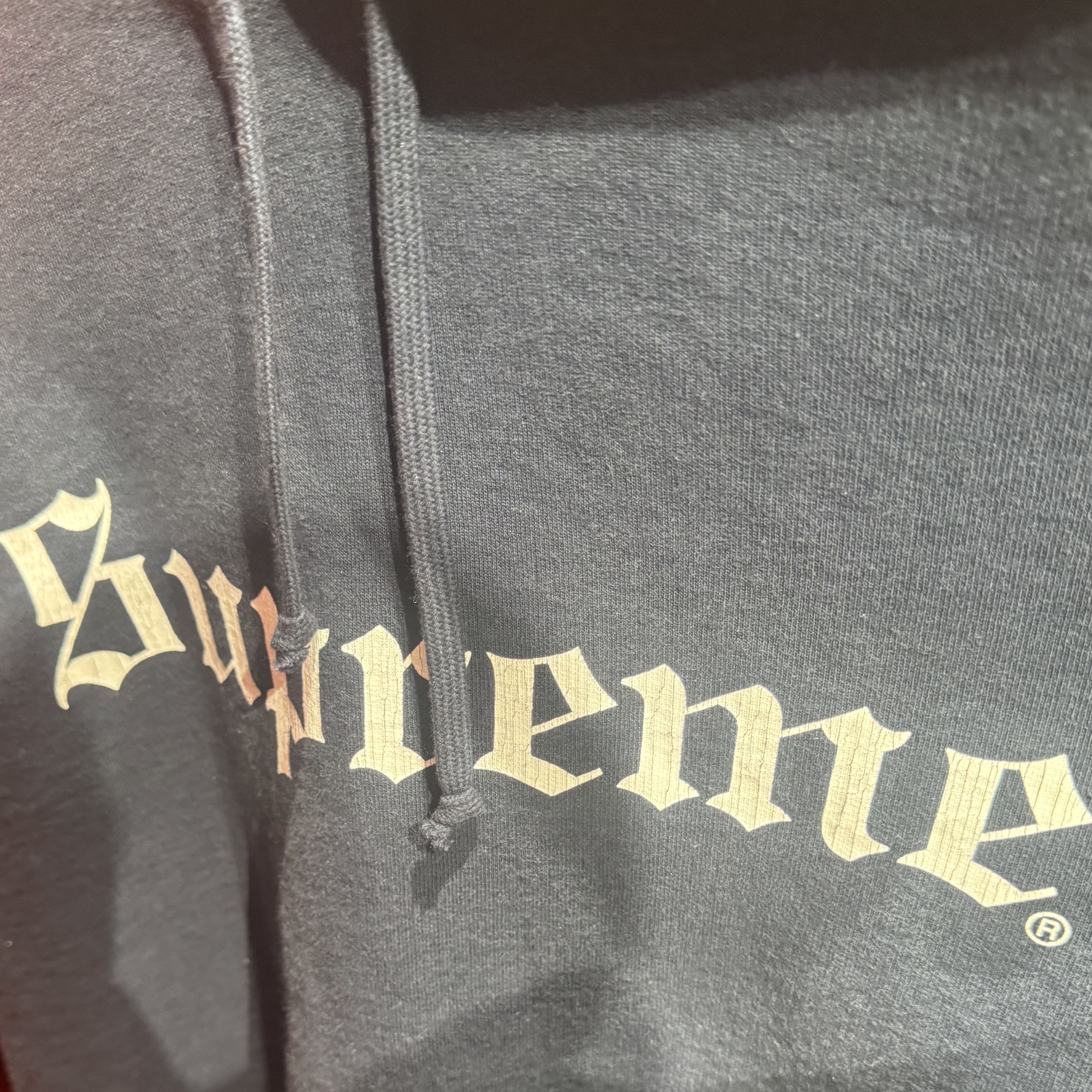 Supreme Washed Old English Hooded Sweatshirt Navy - 25FW 착용 스타일