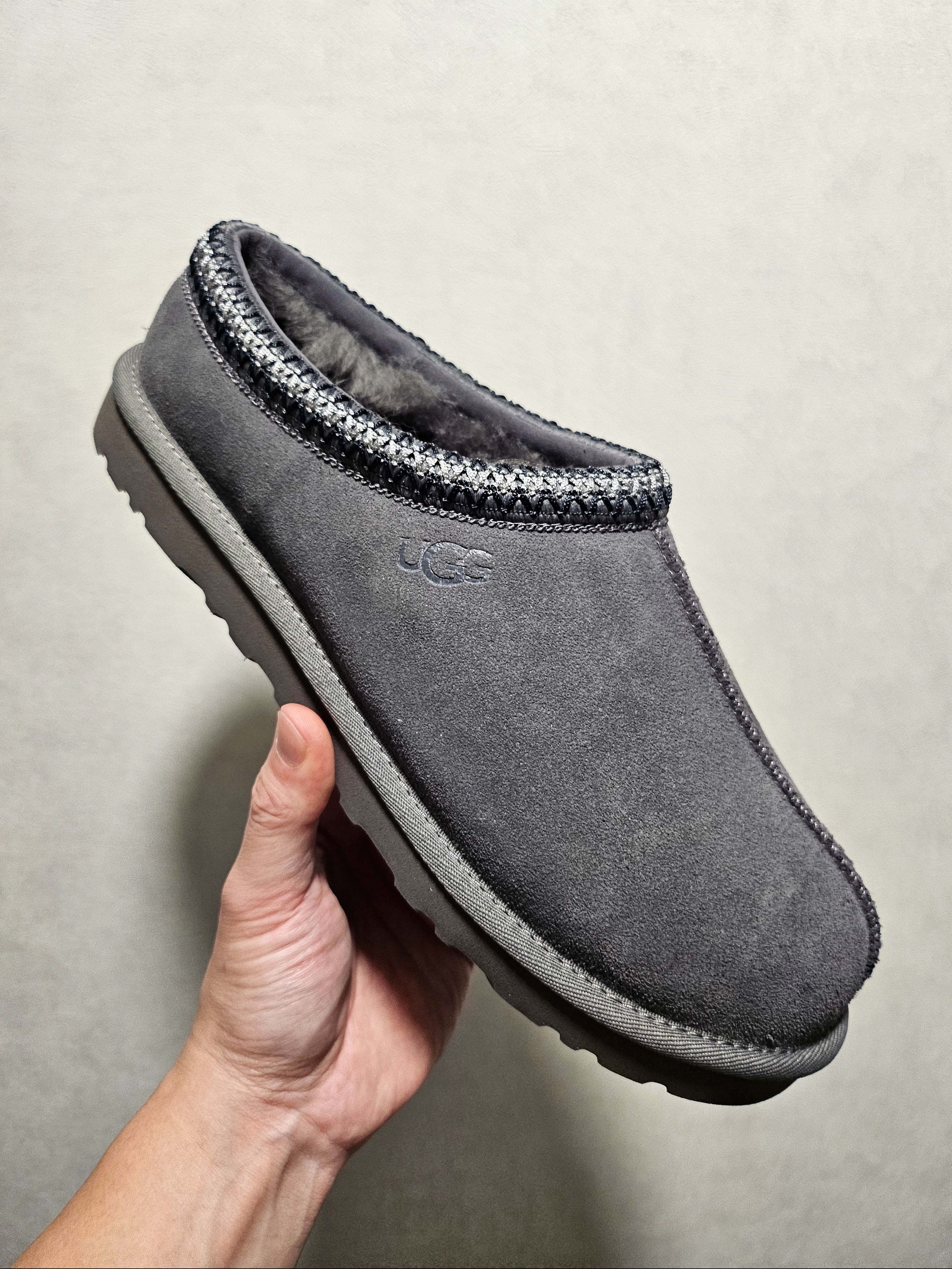 UGG Tasman II Slipper Dark Grey, UGG Tasman Slipper Dark Grey 착용 스타일