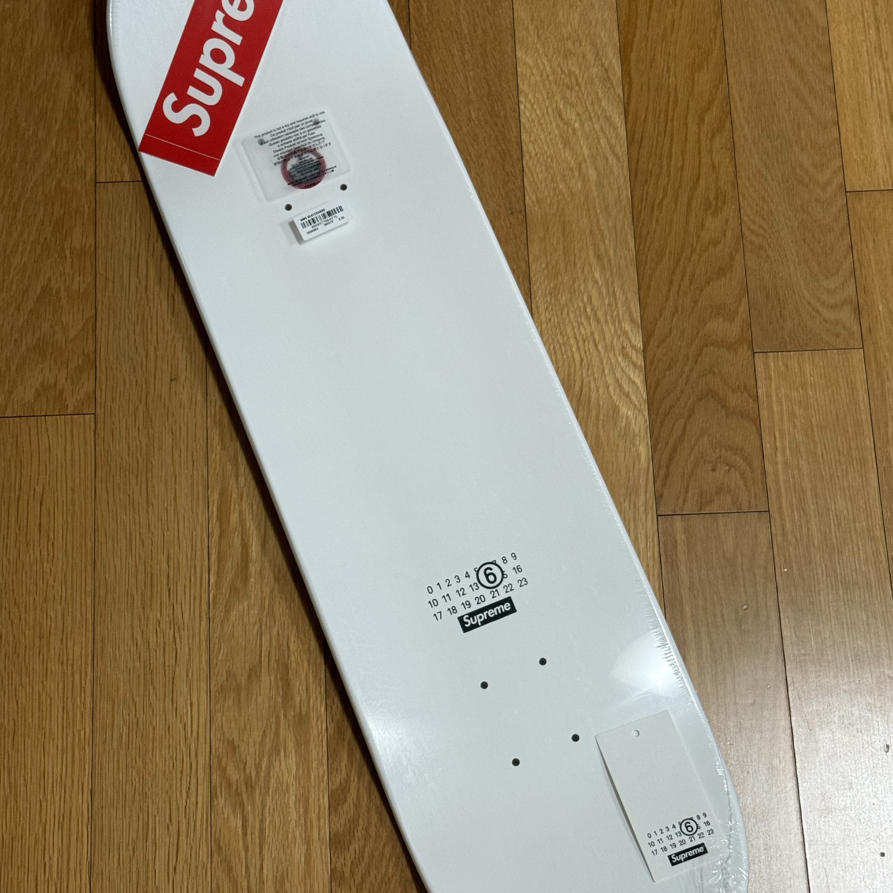 Supreme x MM6 Maison Margiela Skateboard White - 24SS 착용 스타일 - 2