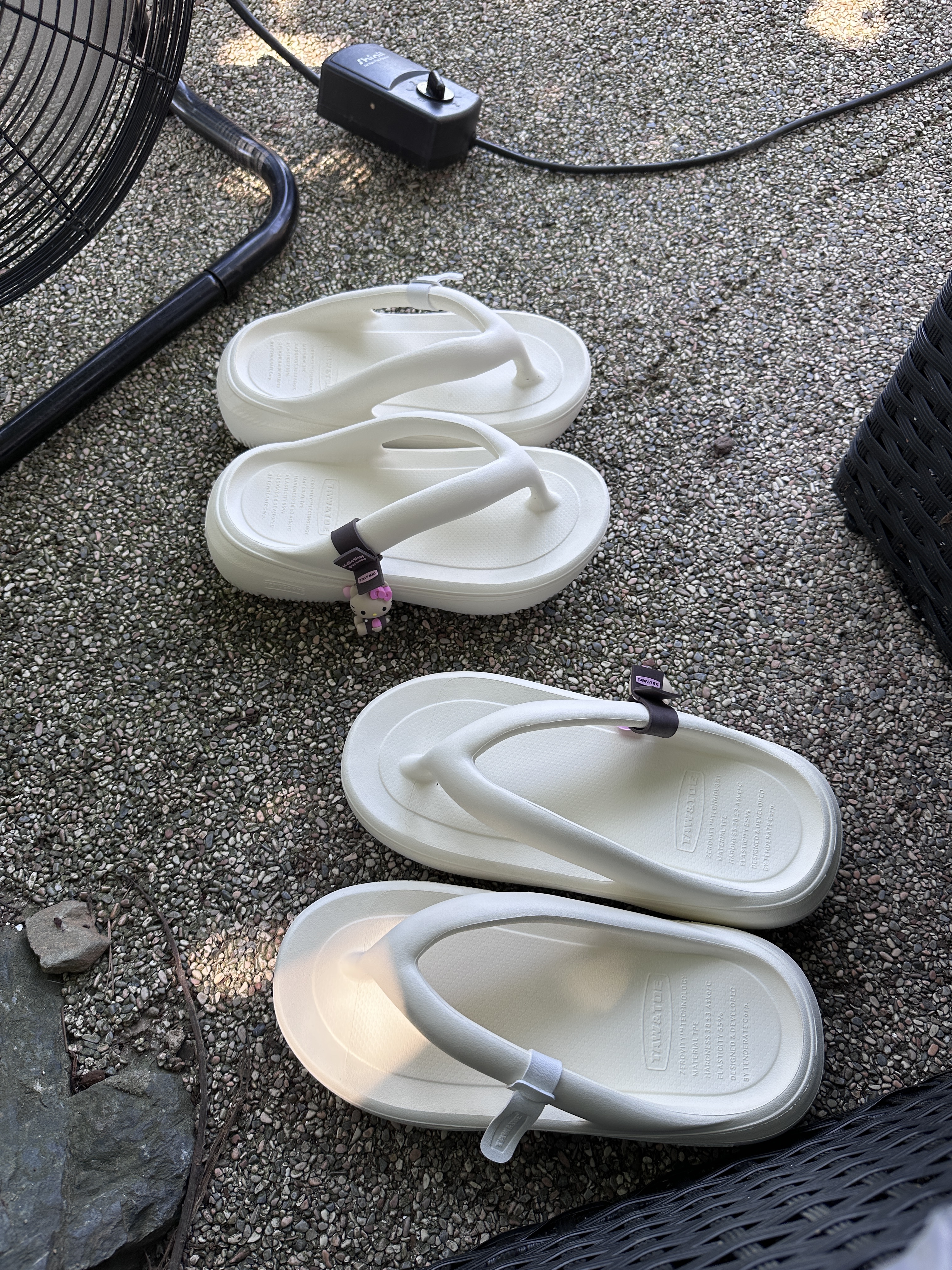 Essentials Classic Short Sleeve T-Shirt Bright White - 25SS, Balenciaga x Gucci The Hacker Project Triple S Sneakers Beige Ebony GG Supreme Black White Red 착용 스타일 - 2