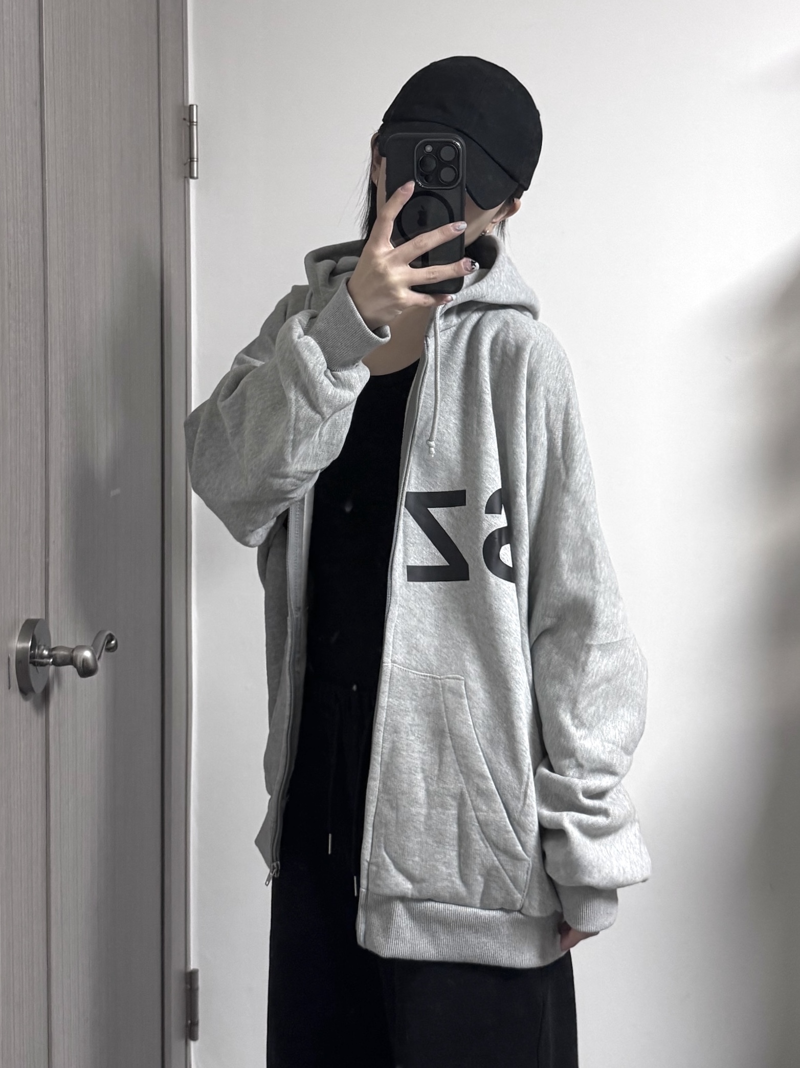 Yeezy HD-10 Grey - Korea Limited, Yeezy Gap Engineered By Balenciaga Logo Cap Black 착용 스타일 - 2