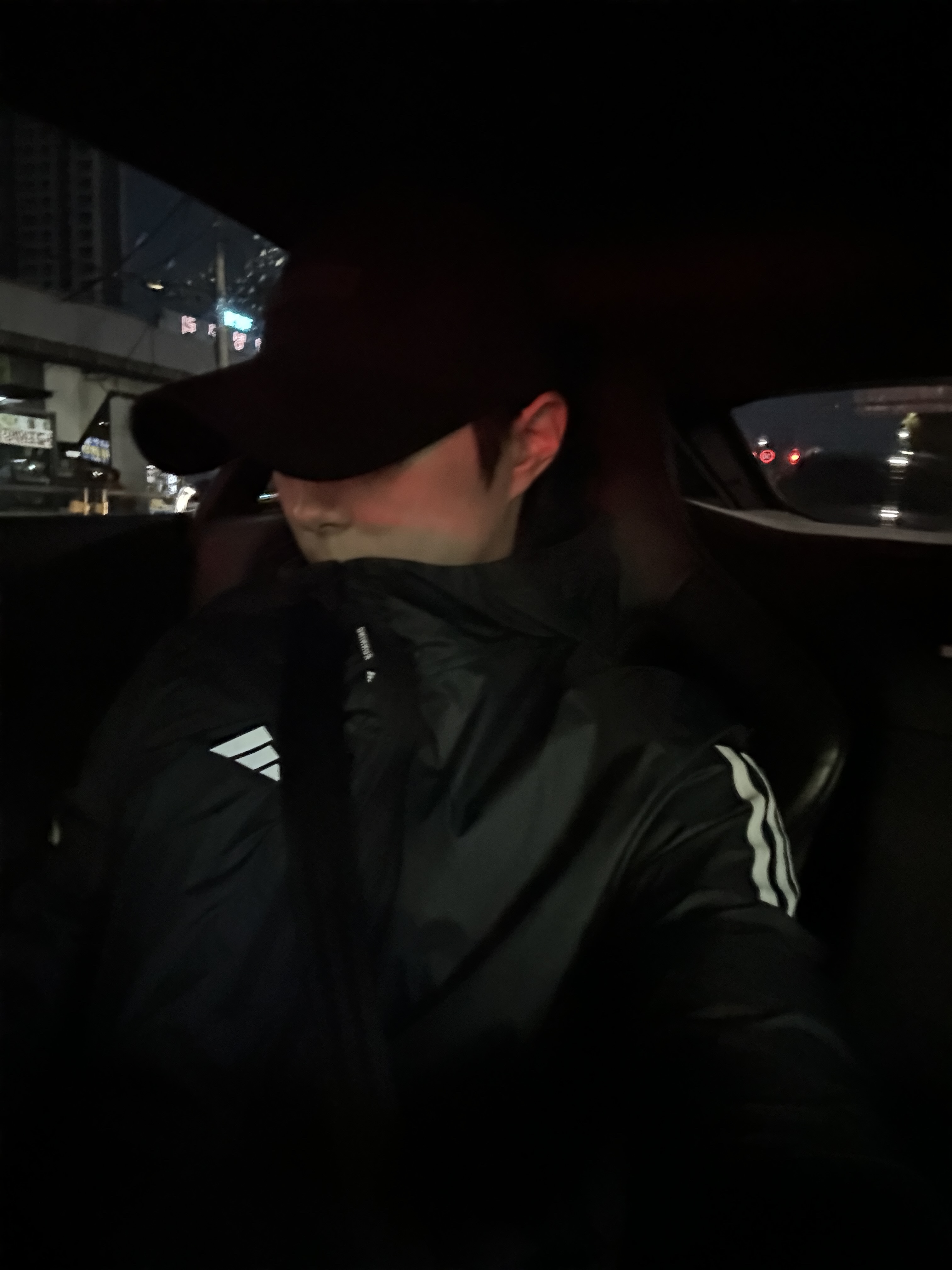 Adidas Own The Run Base Running Jacket White - KR Sizing, Adidas Own The Run Jacket Black - KR Sizing 착용 스타일 - 2