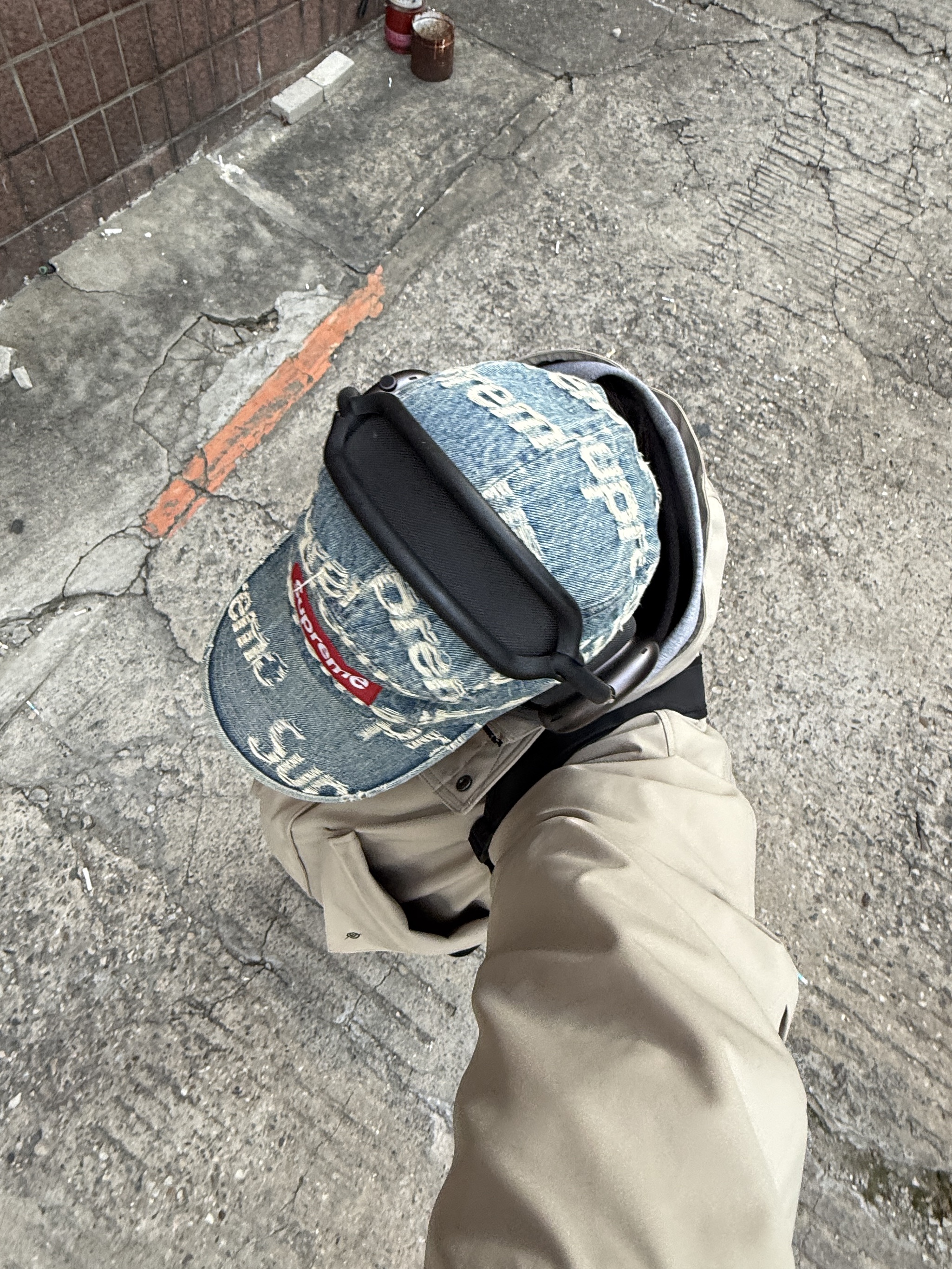 Nike x Supreme Air Force 1 Low White, Arc'teryx Heliad 15 Backpack Black 착용 스타일 - 6