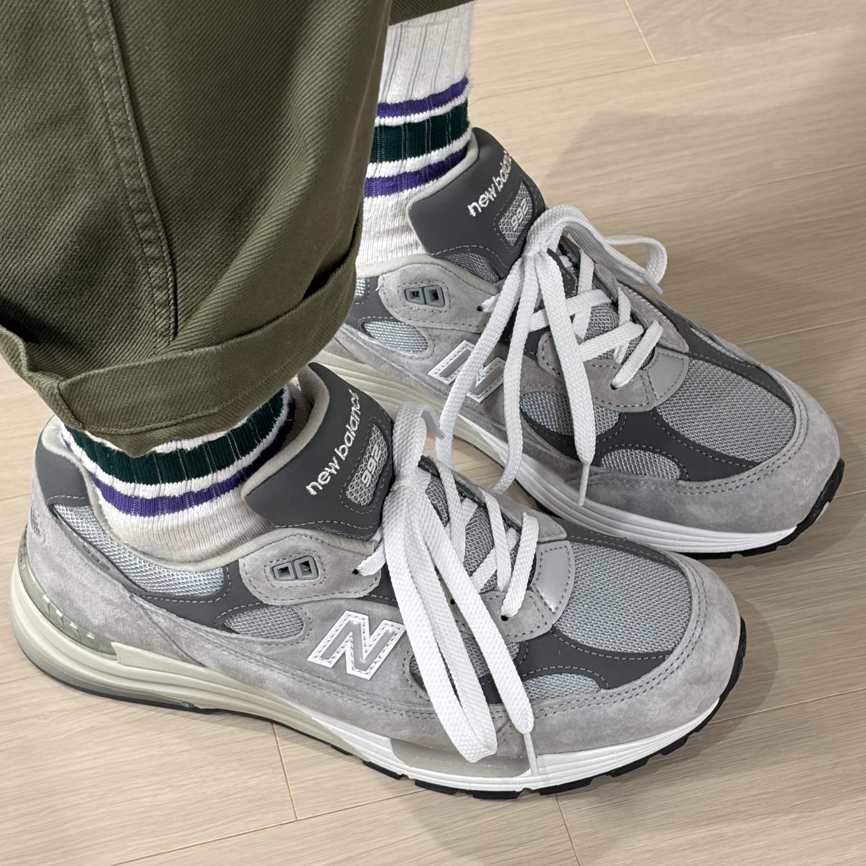 New Balance 992 Made in USA Core Grey Silver Metallic 착용 스타일