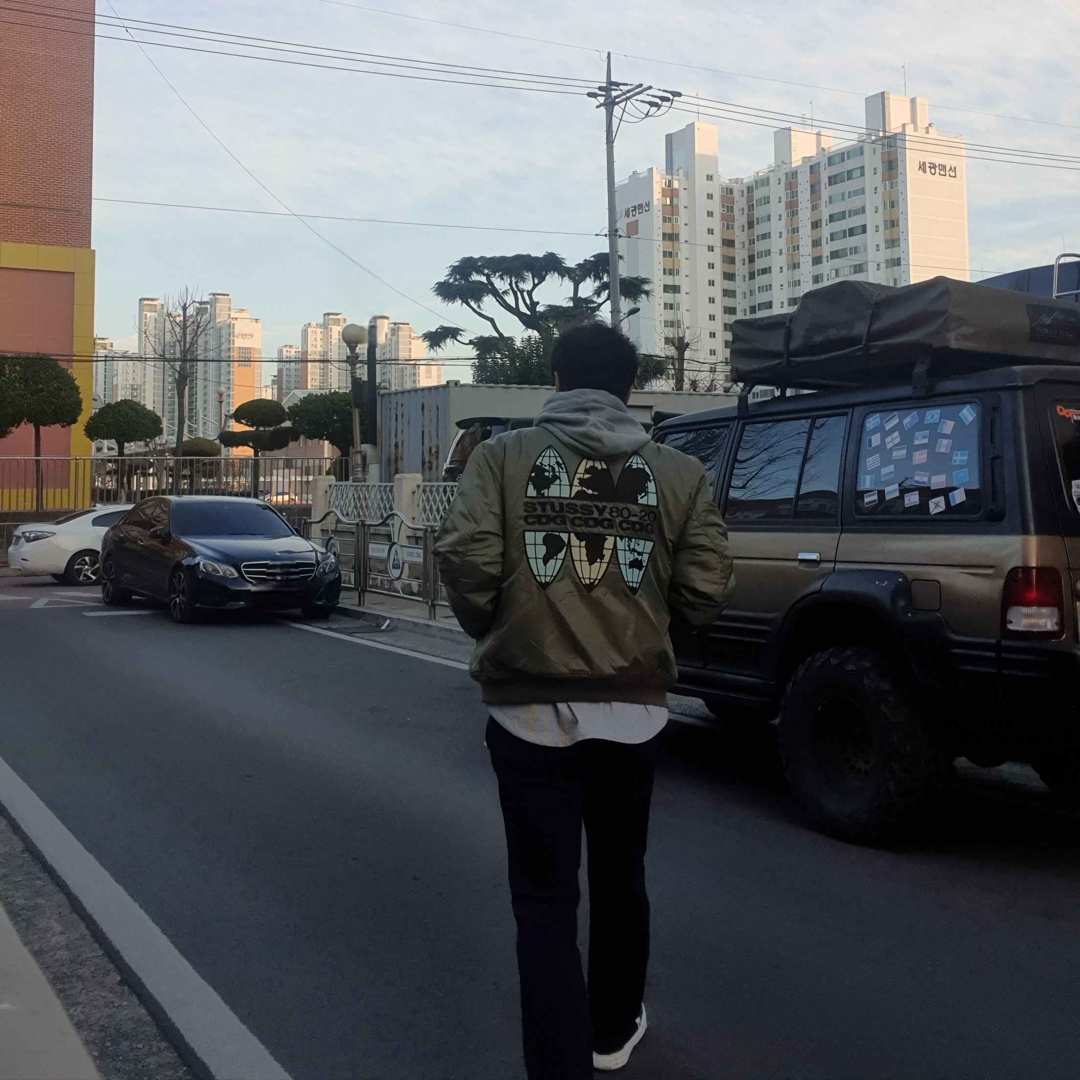 Stussy x CDG MA-1 Jacket Olive 착용 스타일