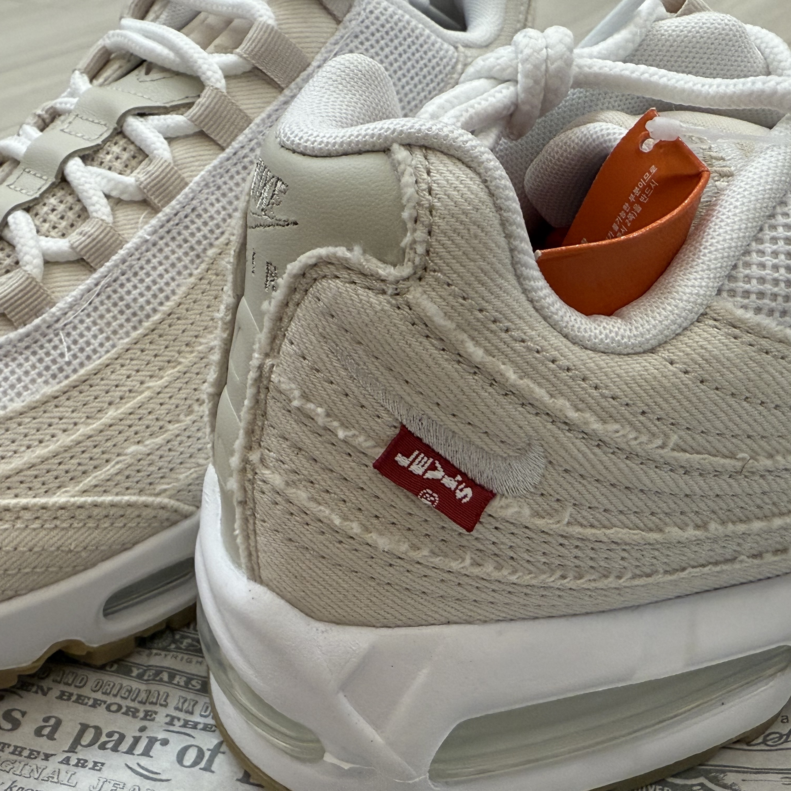 Nike x Levi's Air Max 95 White and Ecru 착용 스타일 - 3