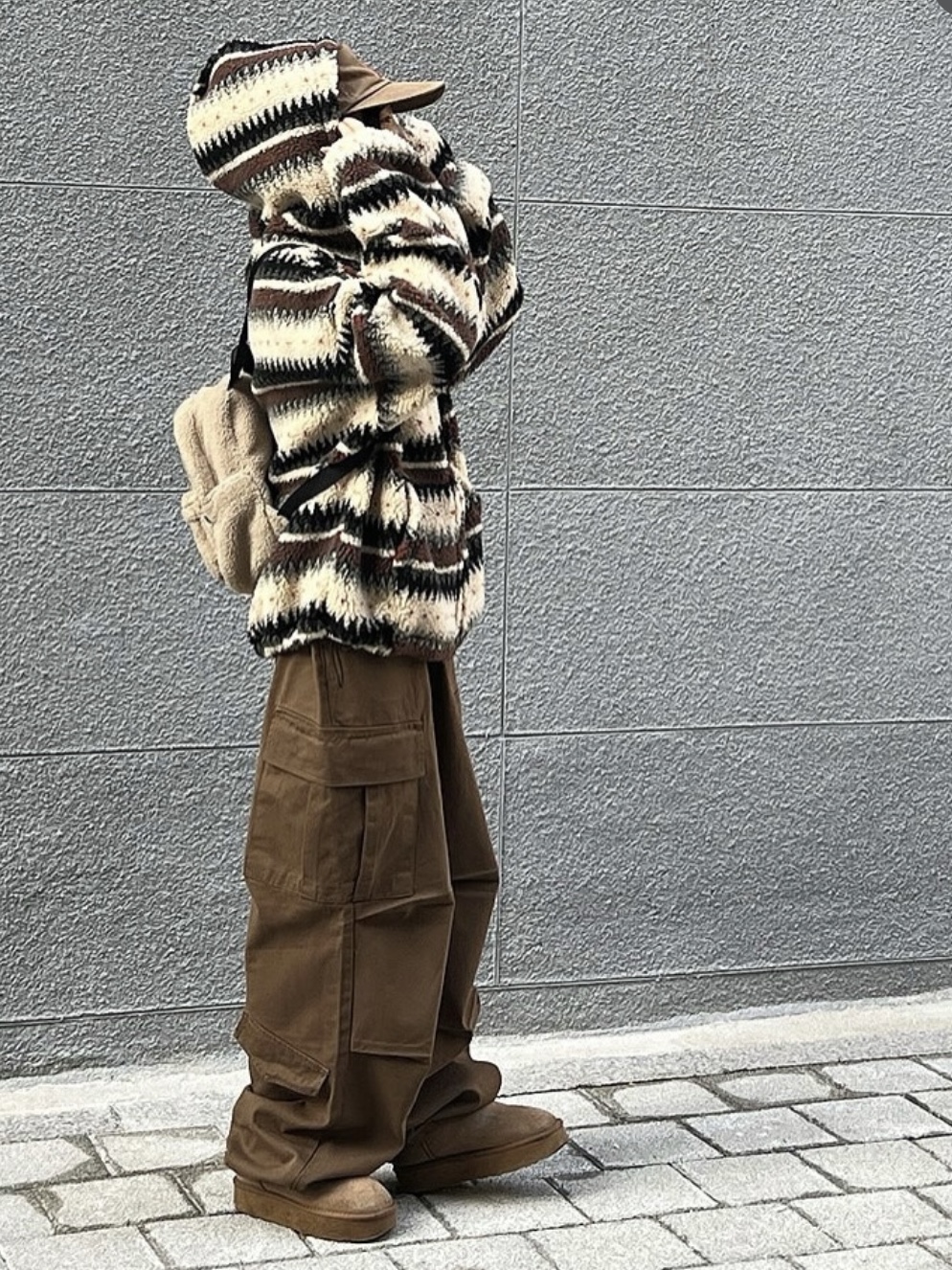 (W) UGG Classic Ultra Mini Platform Boots Chestnut 착용 스타일 - 2