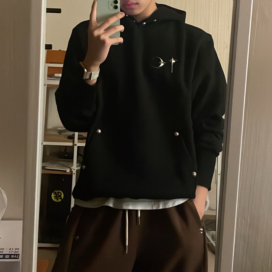 Thug Club Armor Hoodie Black 착용 스타일