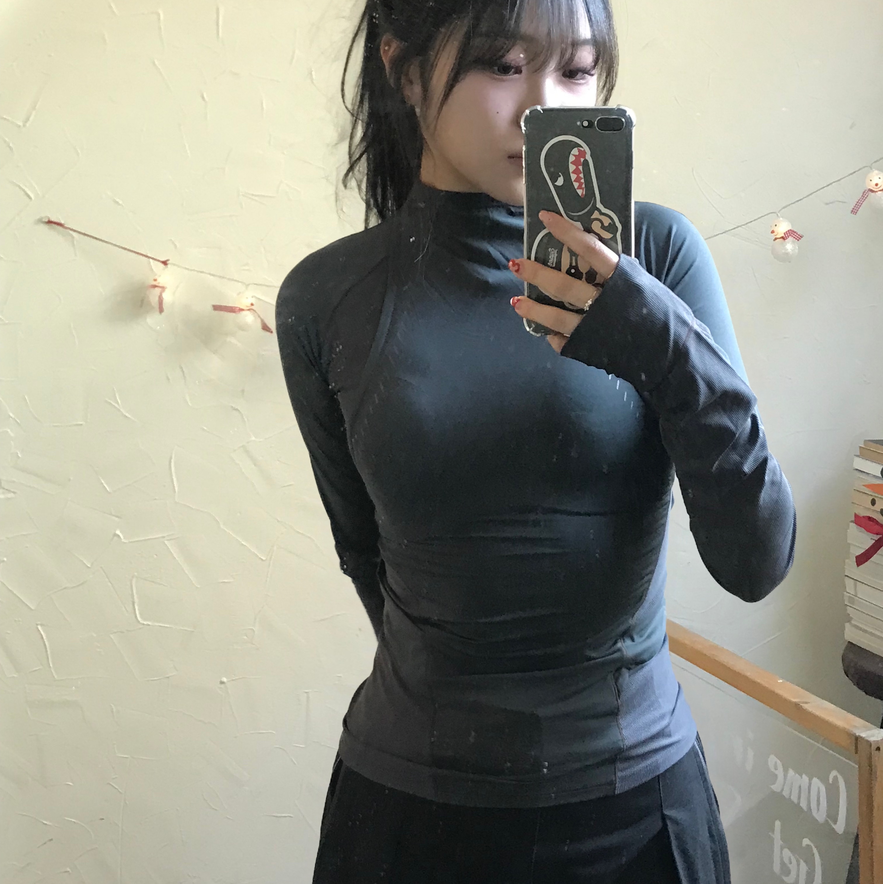 (W) Hyein Seo Track Top Charcoal 착용 스타일 - 1