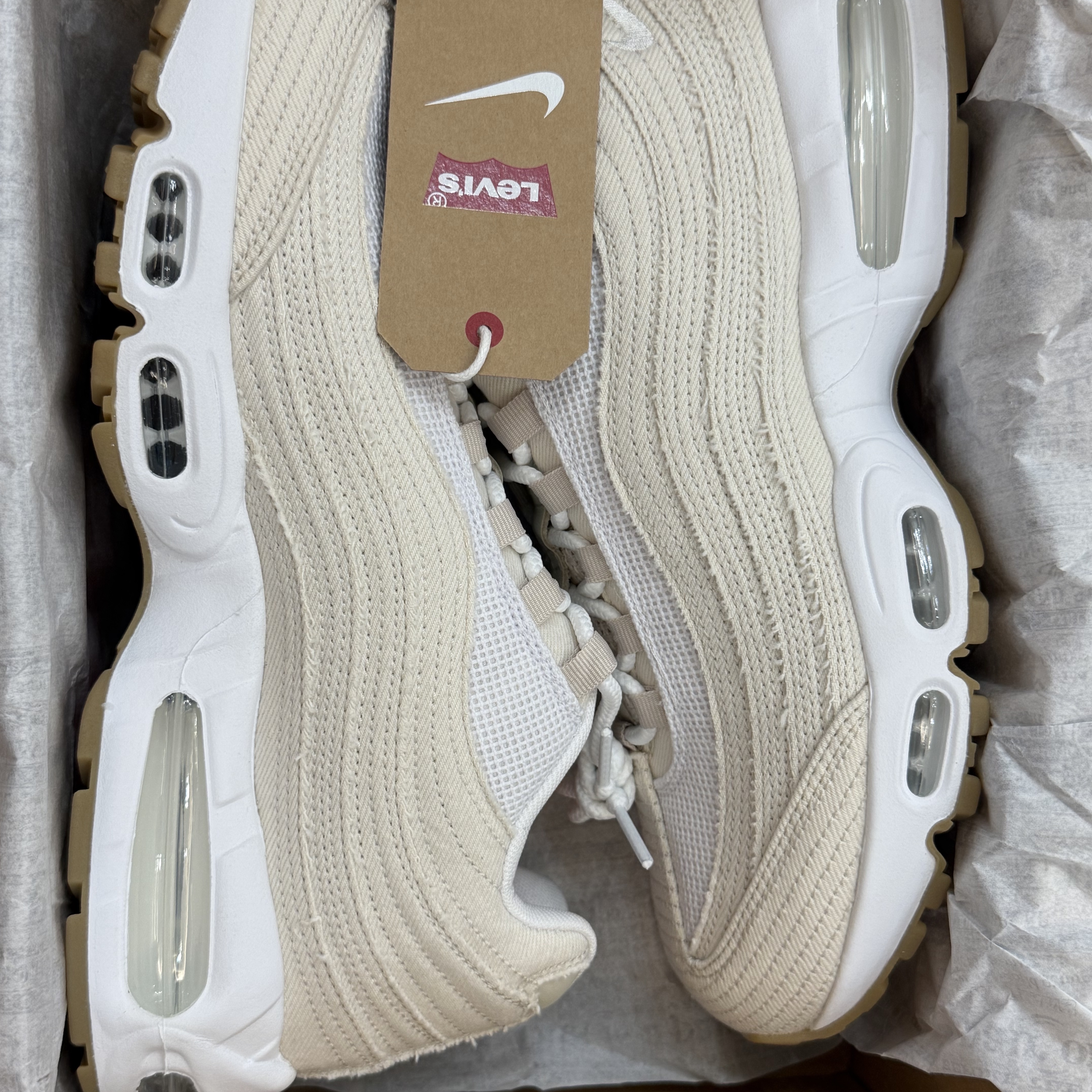 Nike x Levi's Air Max 95 White and Ecru 착용 스타일 - 1