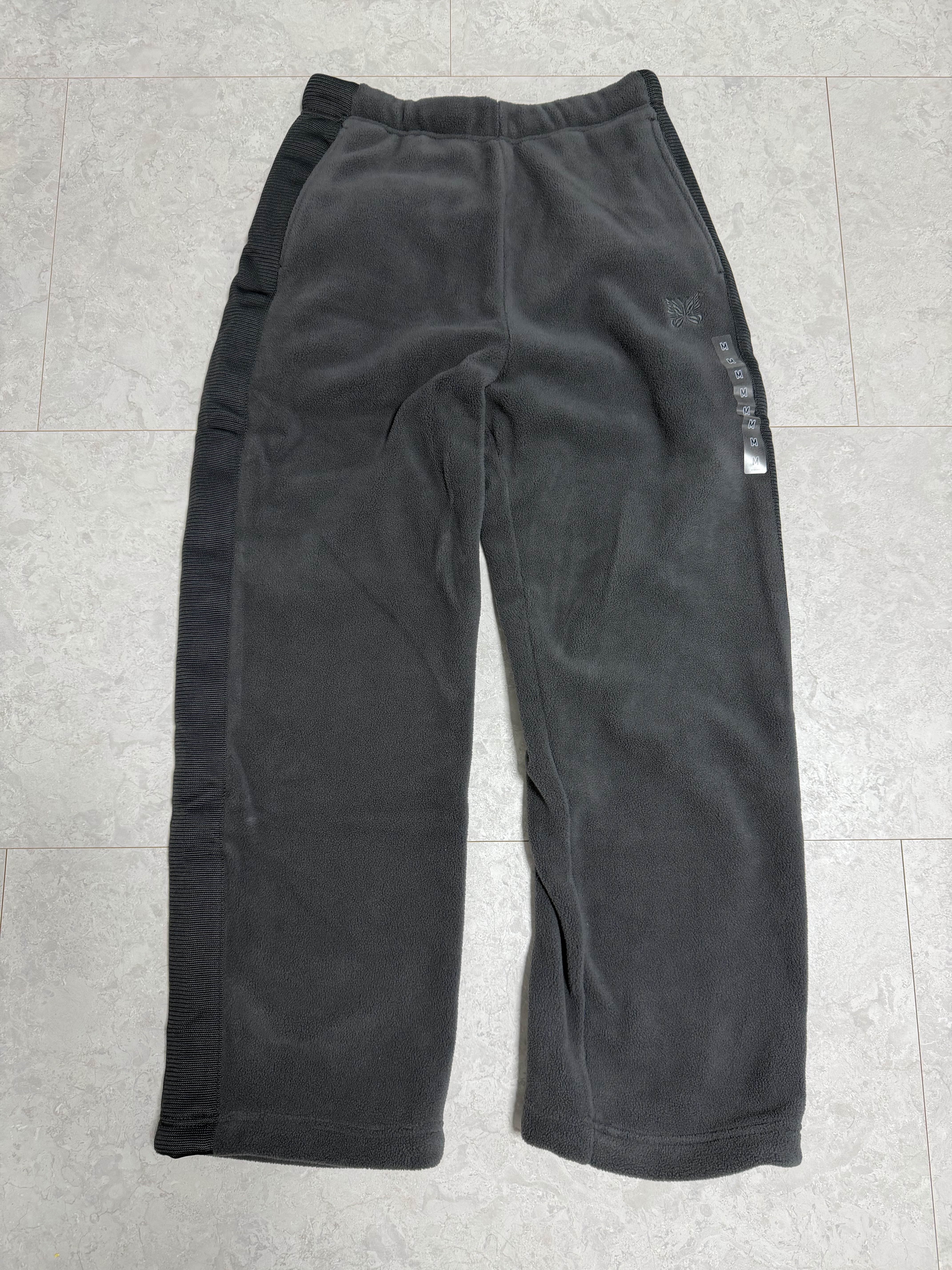 Uniqlo x Needles Fleece Wide Pants Dark Gray - KR 착용 스타일