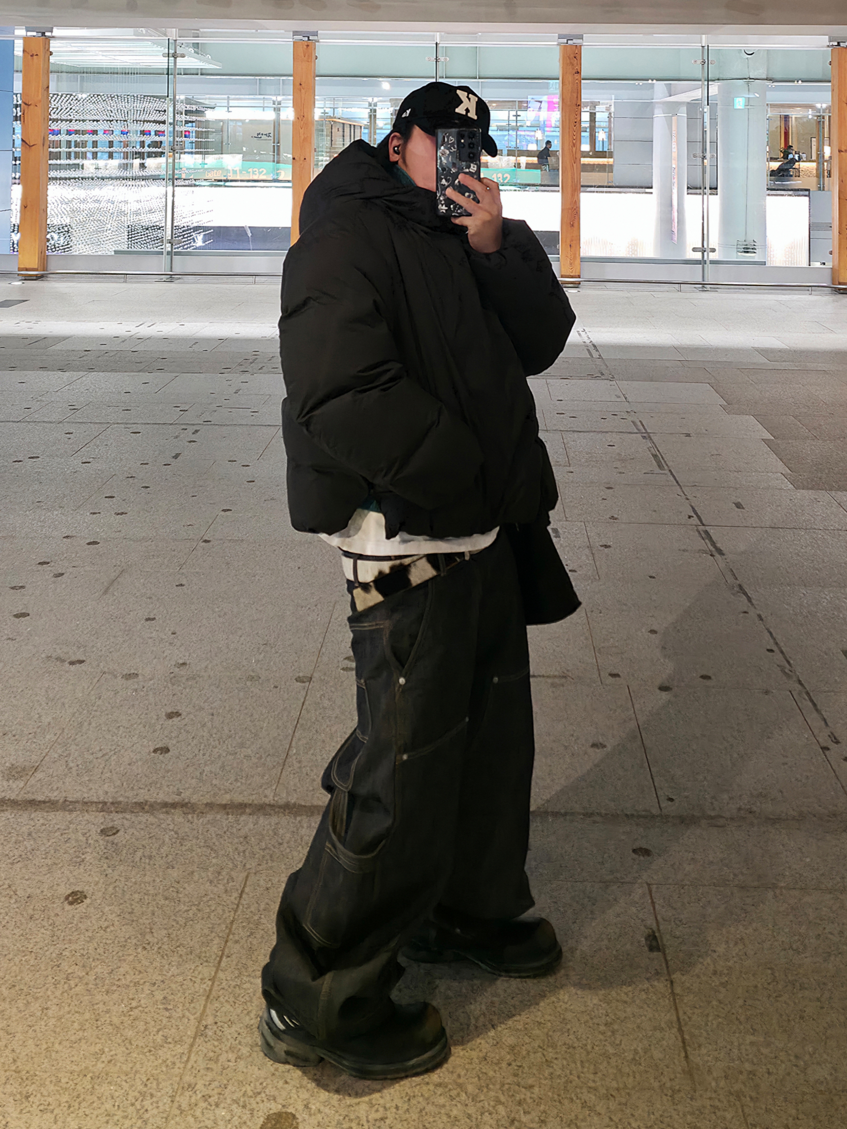 Amomento Hooded Down Puffer Black - 24FW, Kamien x KOIN SEOUL K Logo Ball Cap Black 착용 스타일 - 5