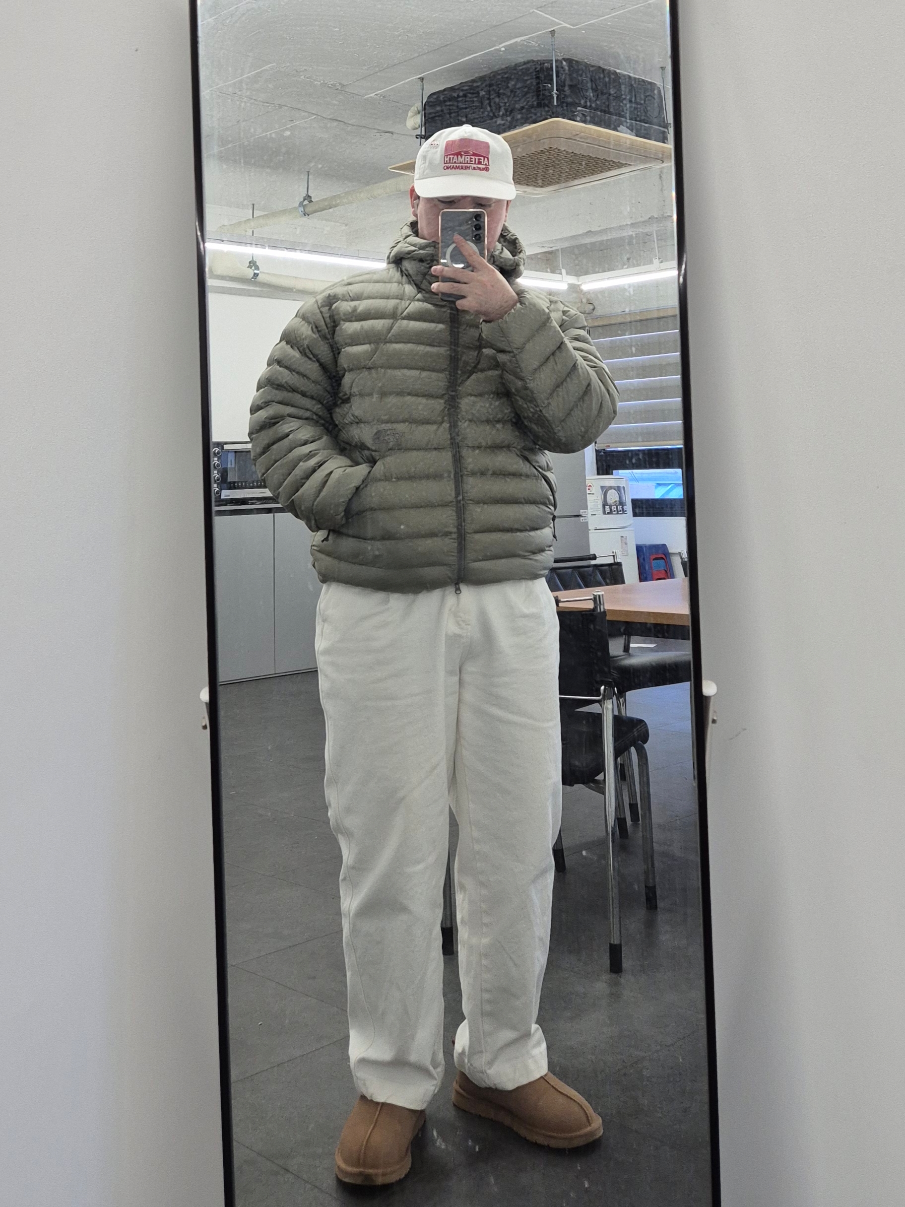 Aftermath Cigar 5 Panel Ball Cap Off White, The North Face Ventus On Jacket Light Khaki 착용 스타일