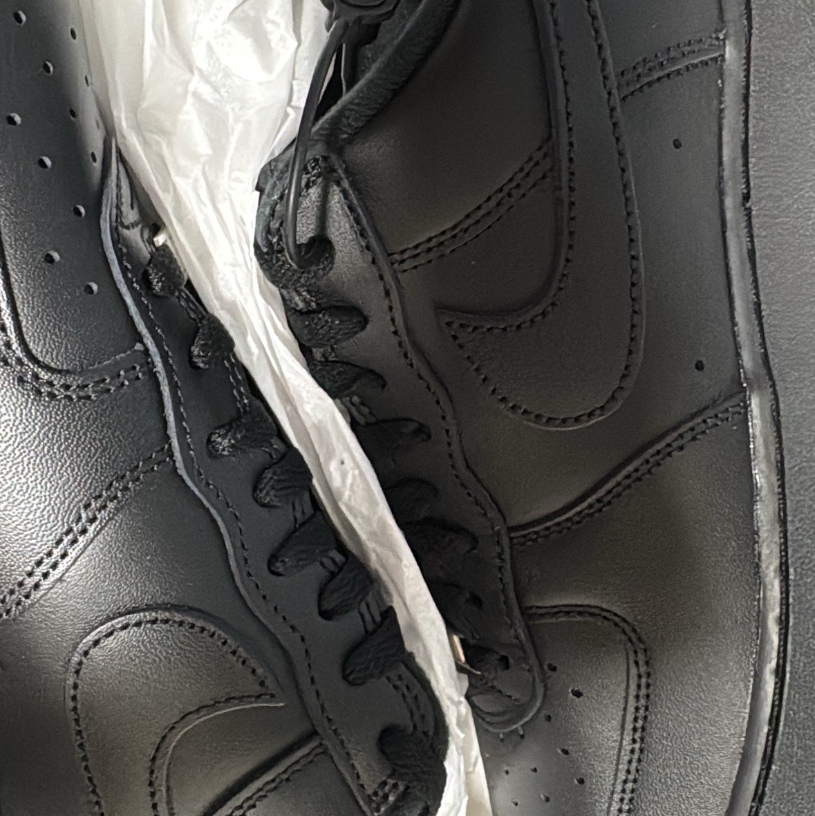 Nike x Supreme Air Force 1 Low Black 착용 스타일 - 3
