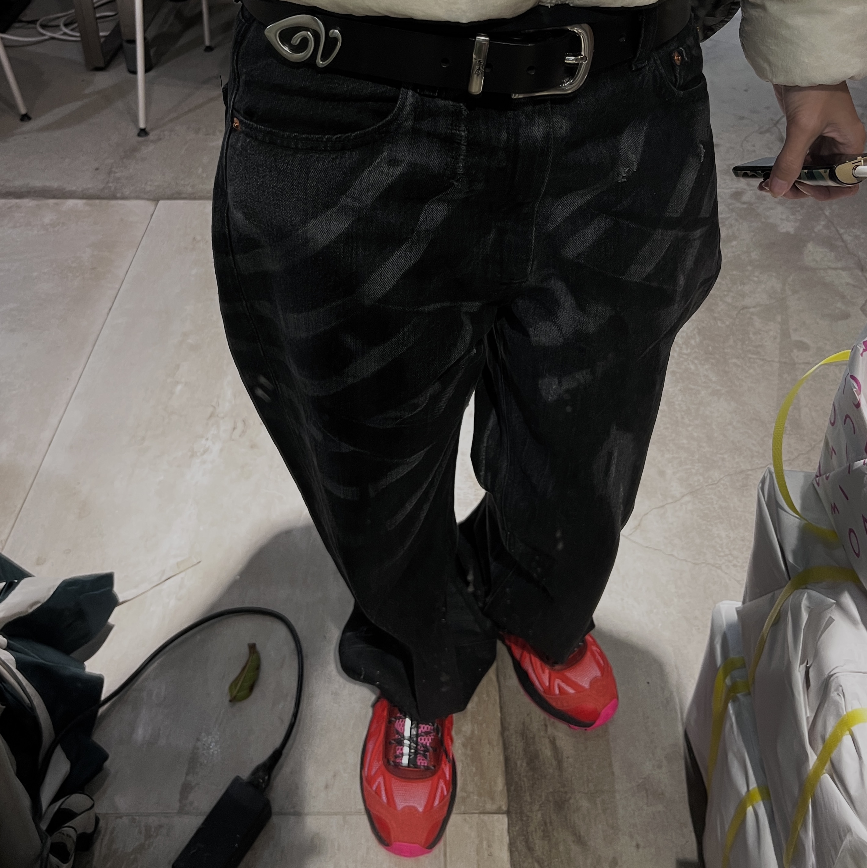 Salomon x Aries XT-Whisper Fiery Red Fuchsia Pink, Stussy Metal S Tip Belt Black 착용 스타일 - 2